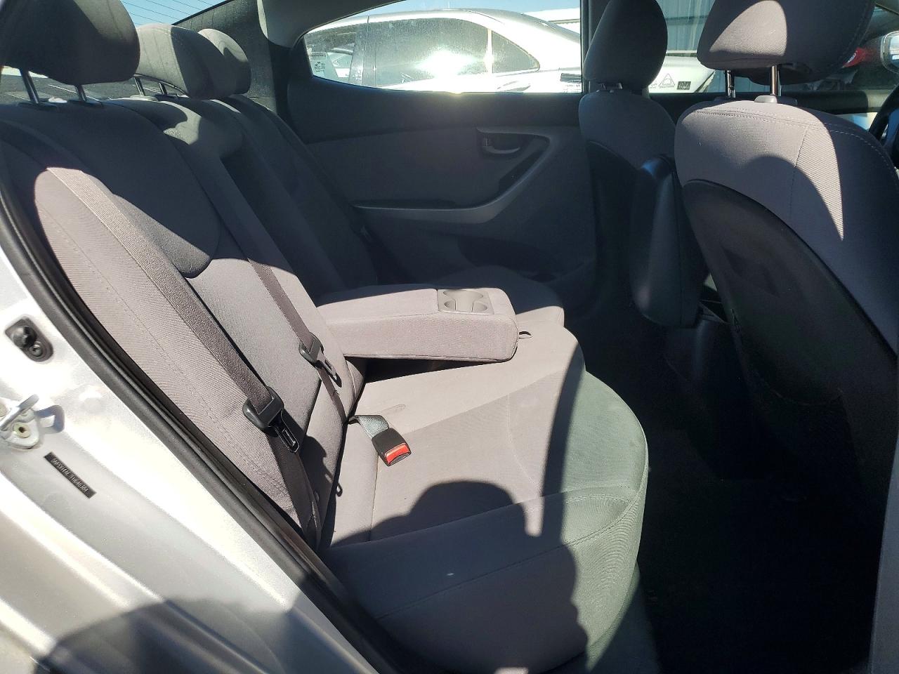 2015 Hyundai Elantra Se Серебряный vin: 5NPDH4AE7FH646384