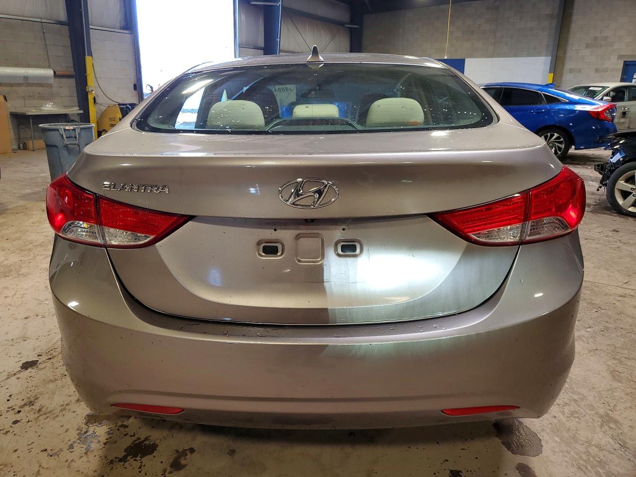 2011 Hyundai Elantra Gls Silver vin: 5NPDH4AE8BH040392