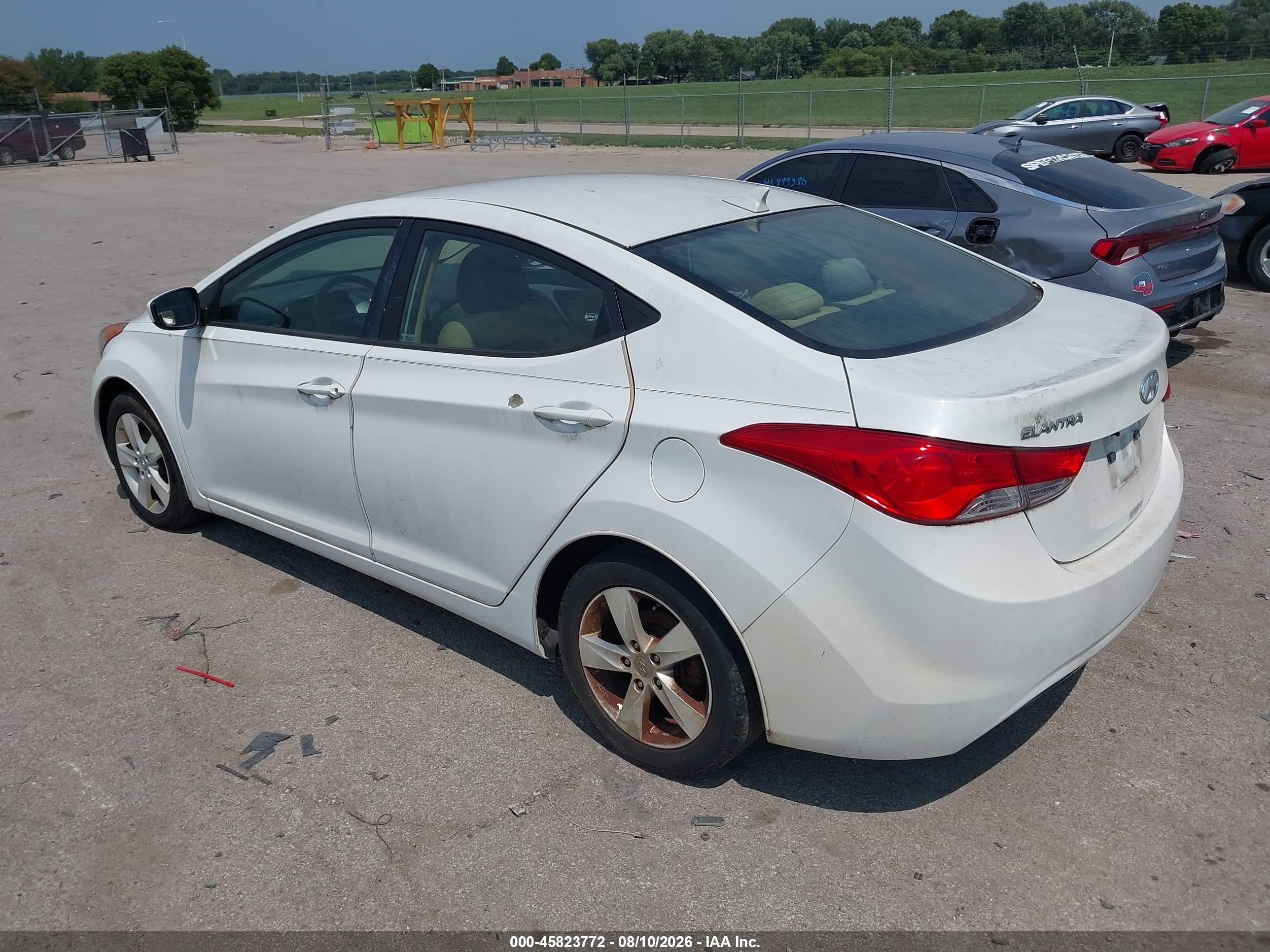 2012 Hyundai Elantra Gls White vin: 5NPDH4AE8CH066881