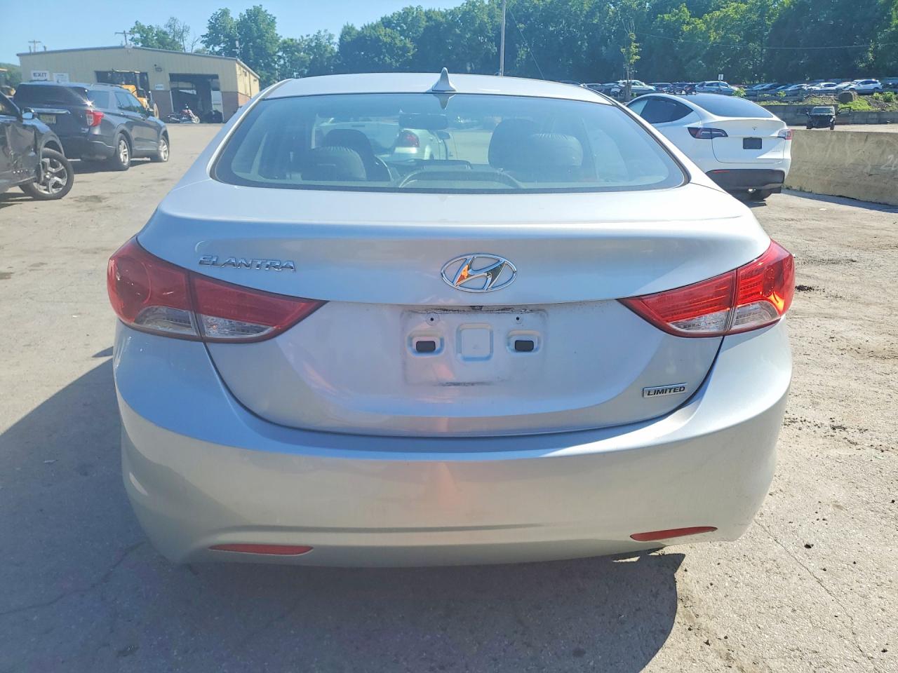 2012 Hyundai Elantra Limited Silver vin: 5NPDH4AE8CH147802
