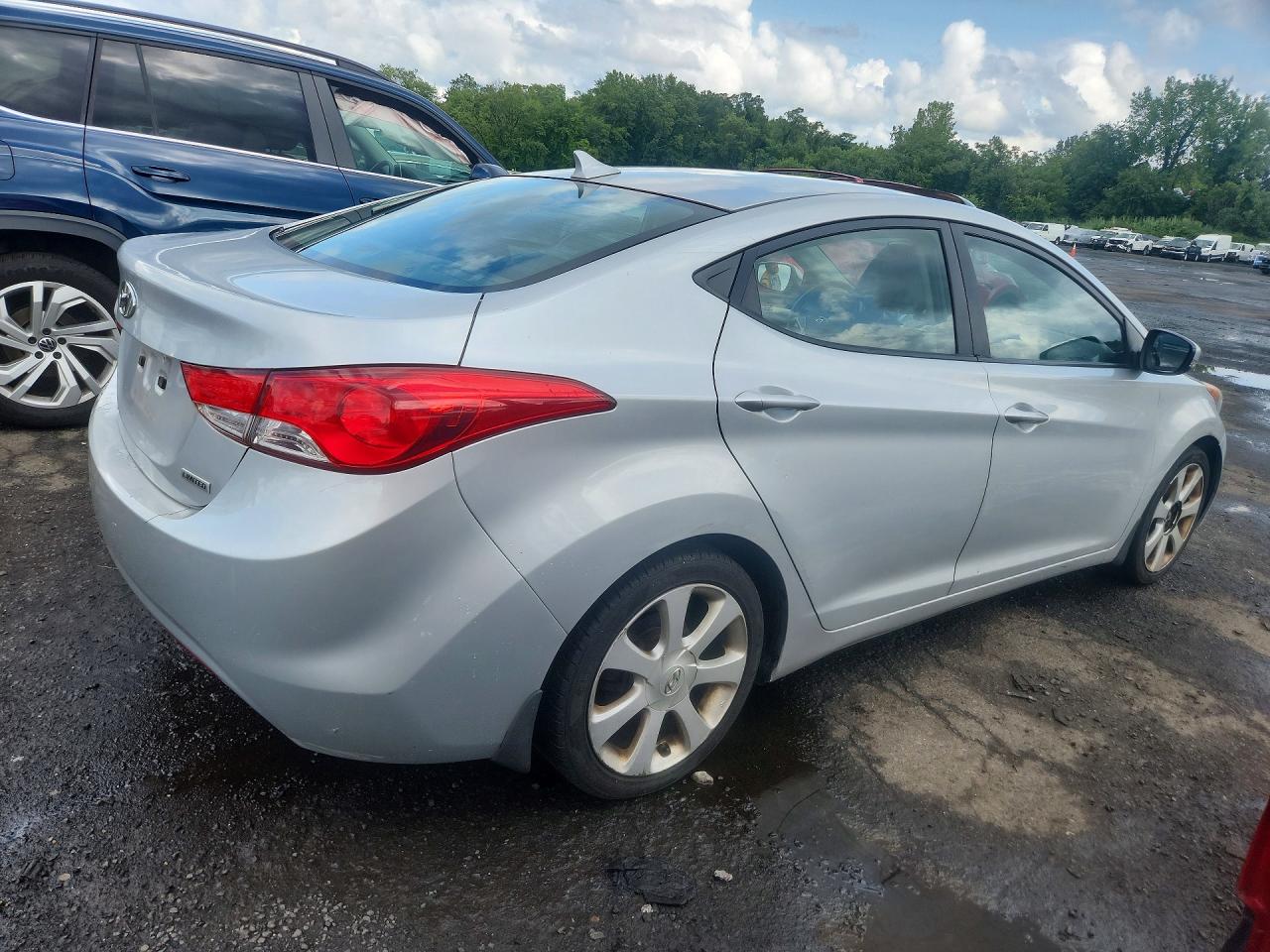 2013 Hyundai Elantra Limited Silver vin: 5NPDH4AE8DH208826