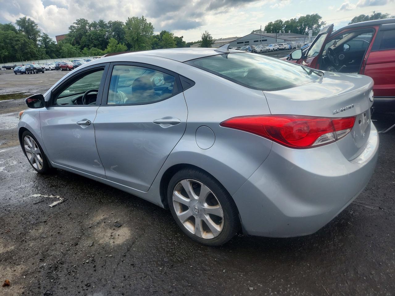2013 Hyundai Elantra Limited Silver vin: 5NPDH4AE8DH208826