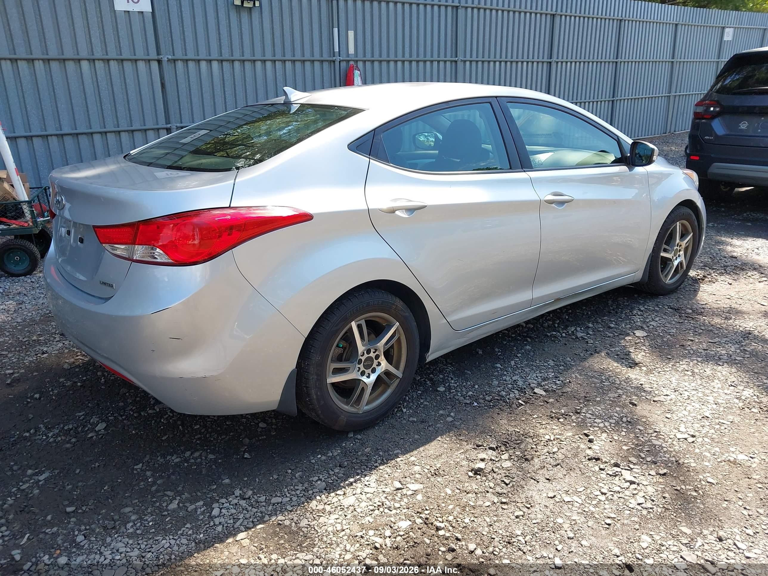 2013 Hyundai Elantra Limited Серебряный vin: 5NPDH4AE8DH211287