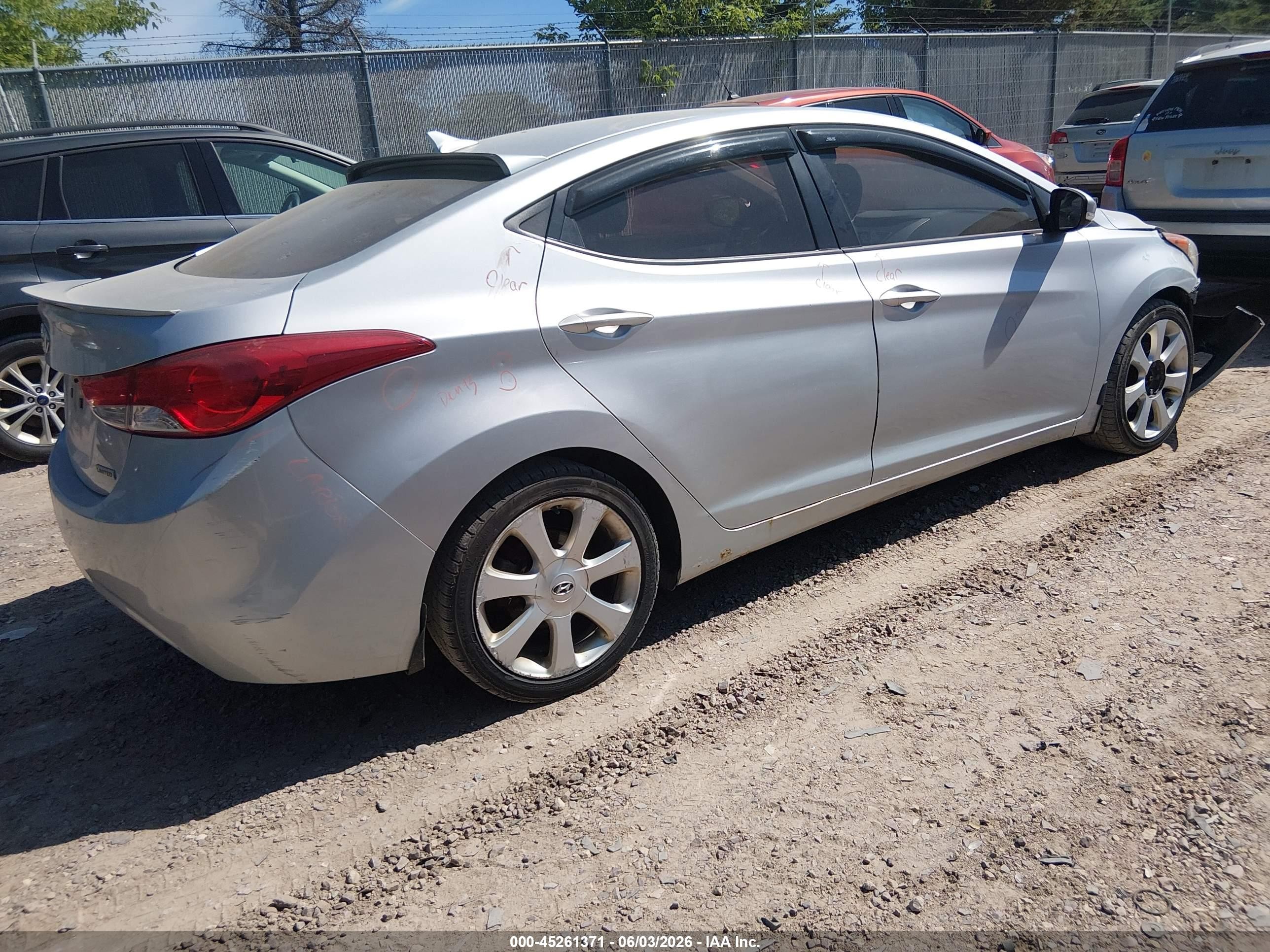 2013 Hyundai Elantra Limited Silver vin: 5NPDH4AE8DH313818