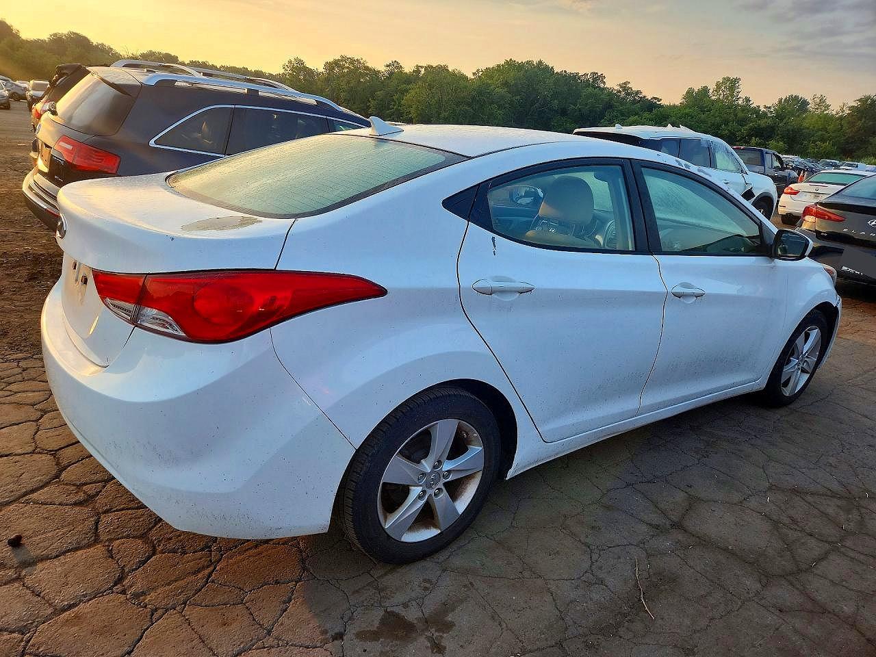 2013 Hyundai Elantra Gls White vin: 5NPDH4AE8DH343241