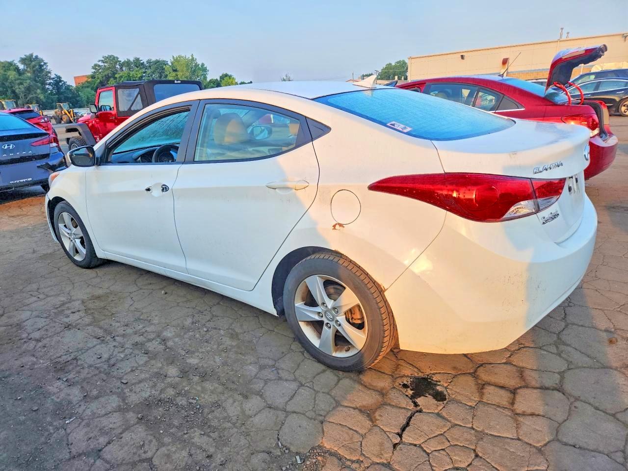 2013 Hyundai Elantra Gls White vin: 5NPDH4AE8DH343241