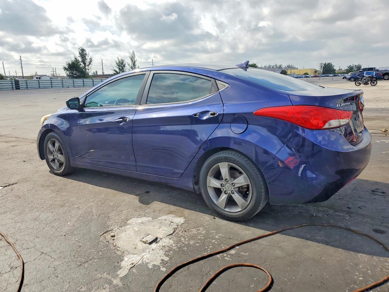 2013 Hyundai Elantra Gls Blue vin: 5NPDH4AE8DH439371