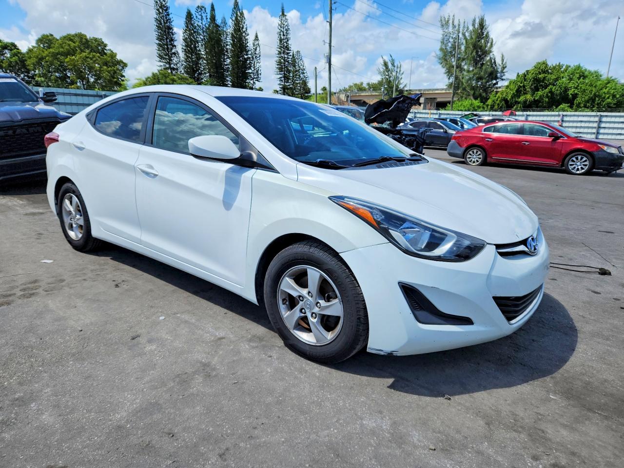 2014 Hyundai Elantra Se White vin: 5NPDH4AE8EH458083