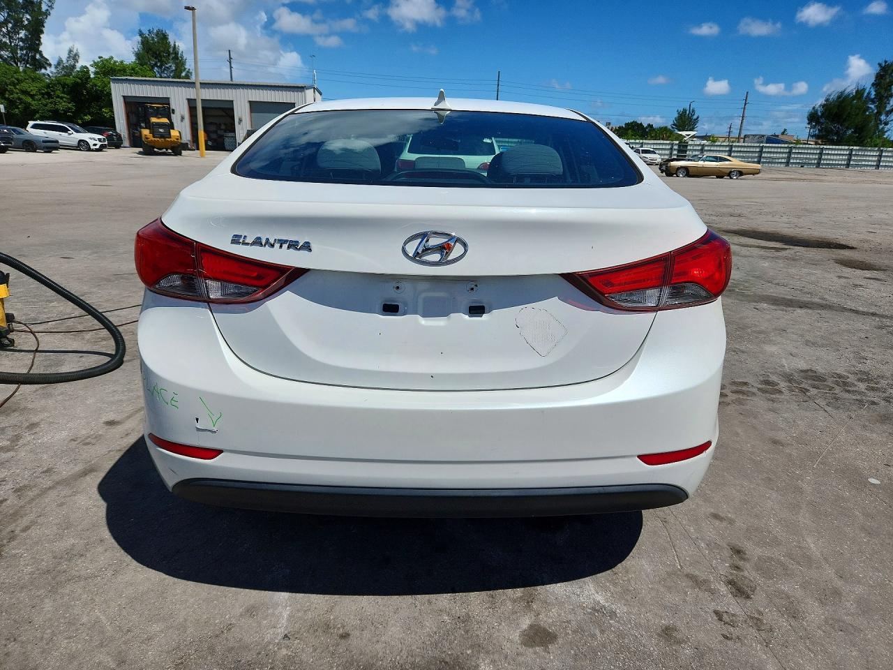 2014 Hyundai Elantra Se White vin: 5NPDH4AE8EH458083