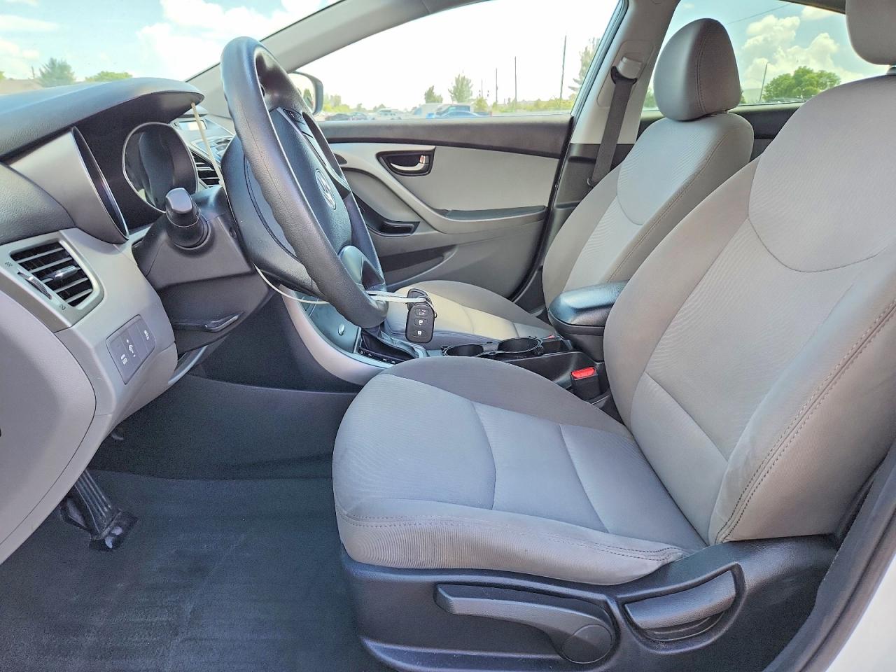 2014 Hyundai Elantra Se White vin: 5NPDH4AE8EH458083