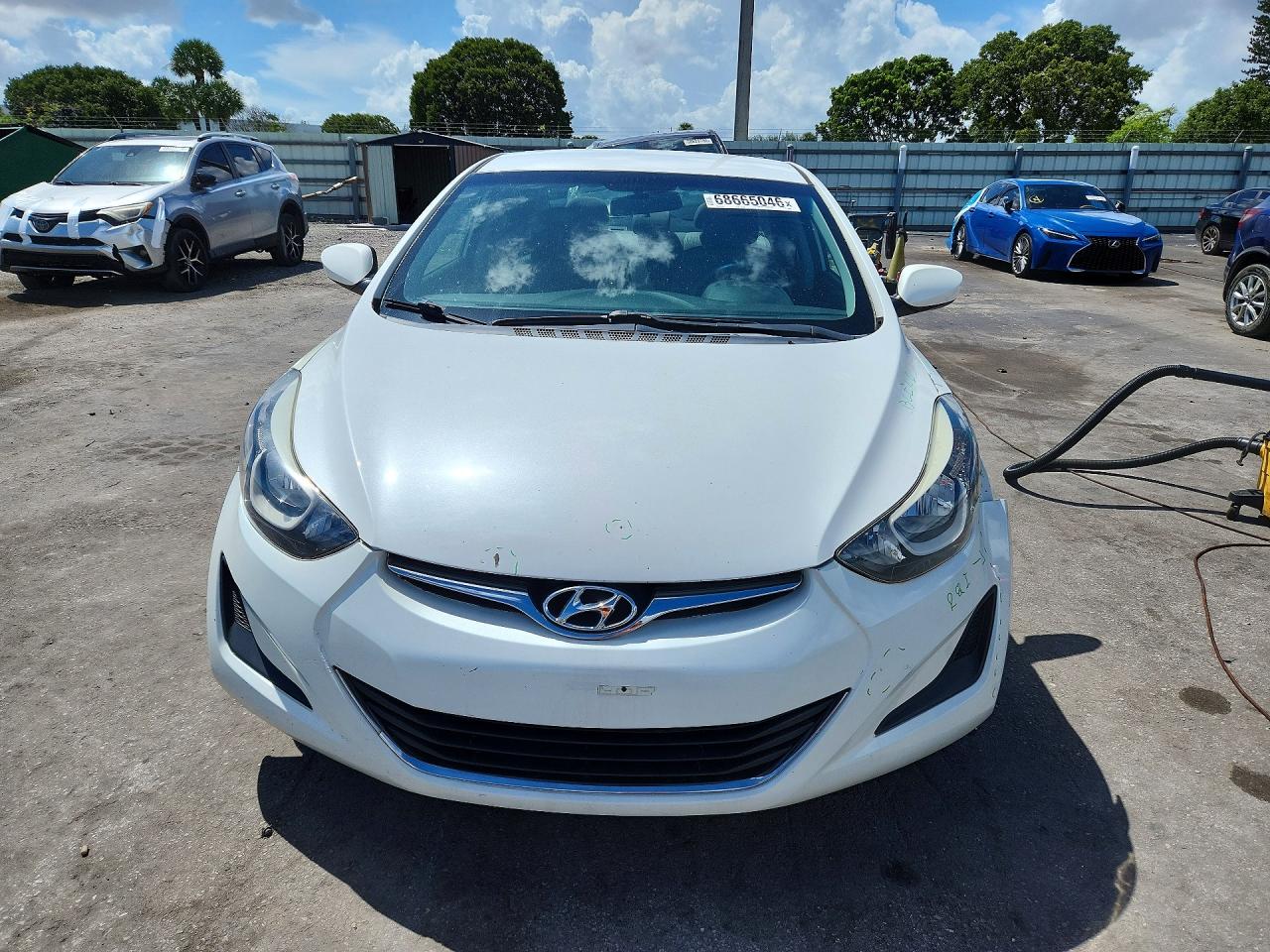 2014 Hyundai Elantra Se White vin: 5NPDH4AE8EH458083