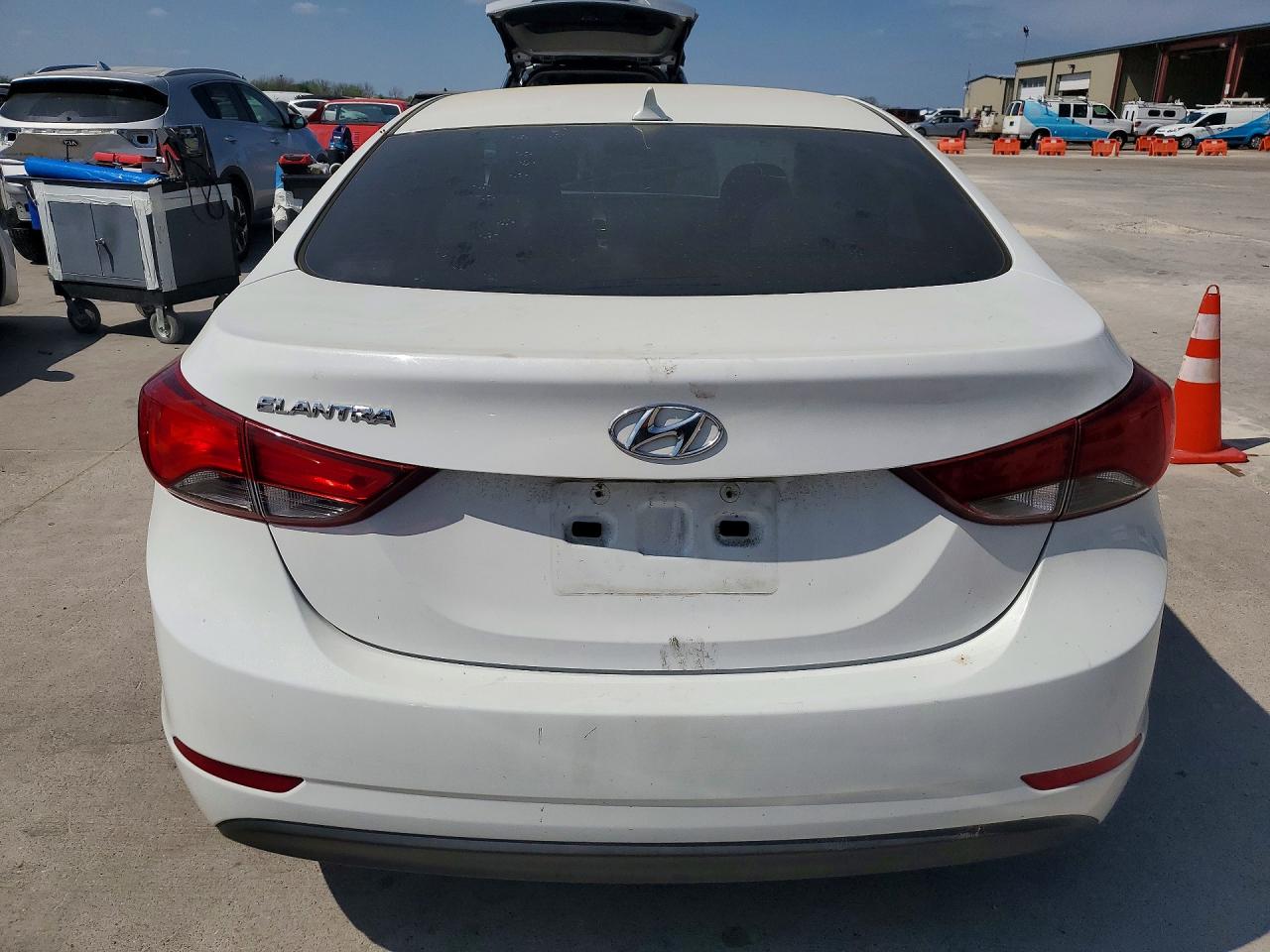 2014 Hyundai Elantra Se White vin: 5NPDH4AE8EH506830