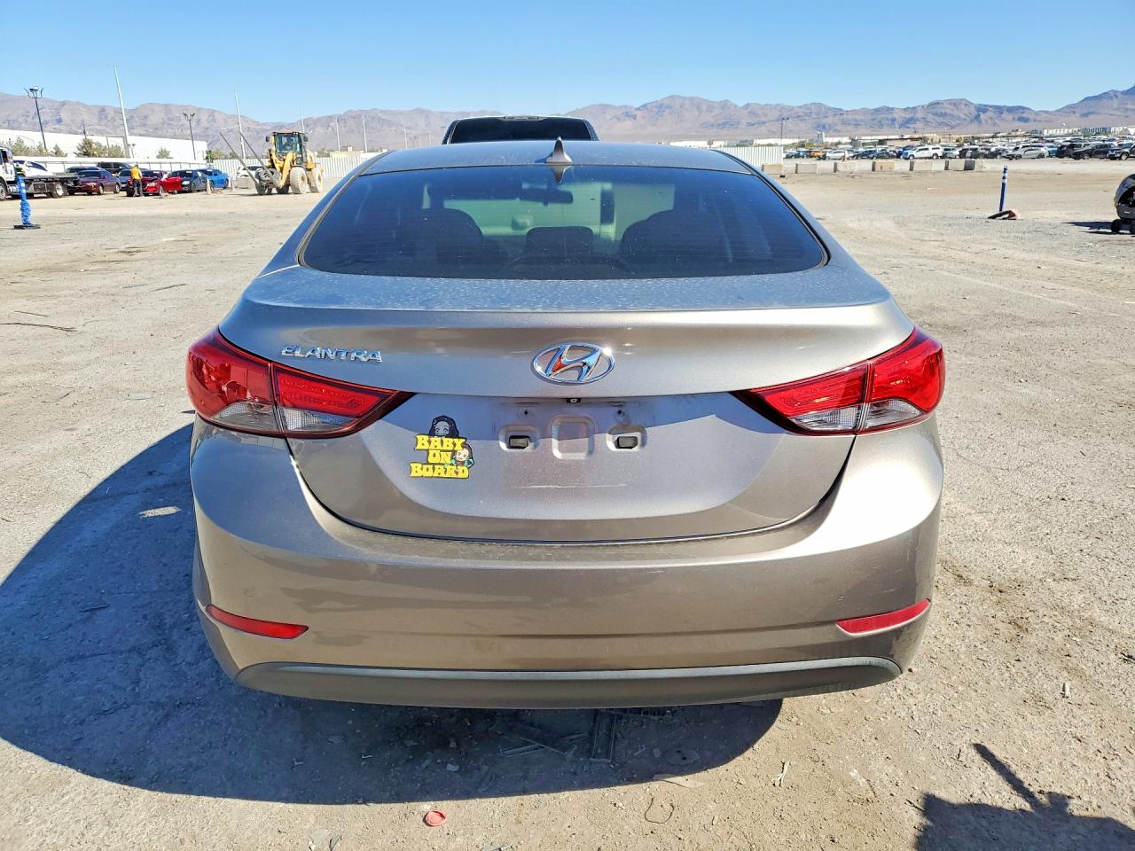 2015 Hyundai Elantra Se Brown vin: 5NPDH4AE8FH550263