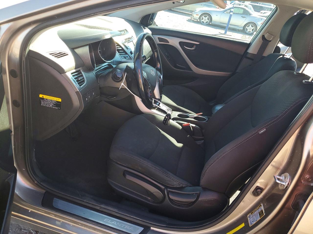 2015 Hyundai Elantra Se Brown vin: 5NPDH4AE8FH550263
