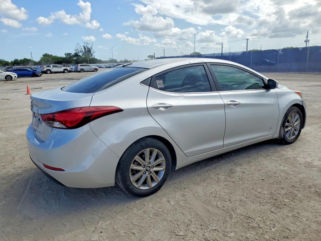 2015 Hyundai Elantra Se Silver vin: 5NPDH4AE8FH574594
