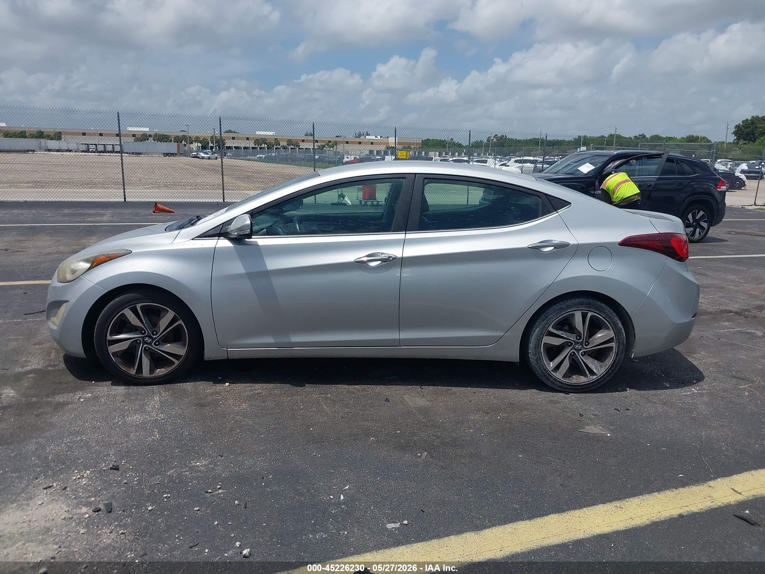 2015 Hyundai Elantra Limited Серебряный vin: 5NPDH4AE8FH596501