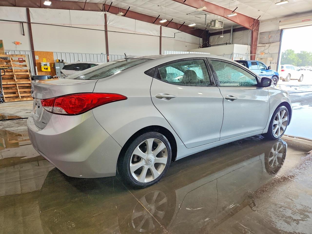 2011 Hyundai Elantra Limited Silver vin: 5NPDH4AE9BH002640