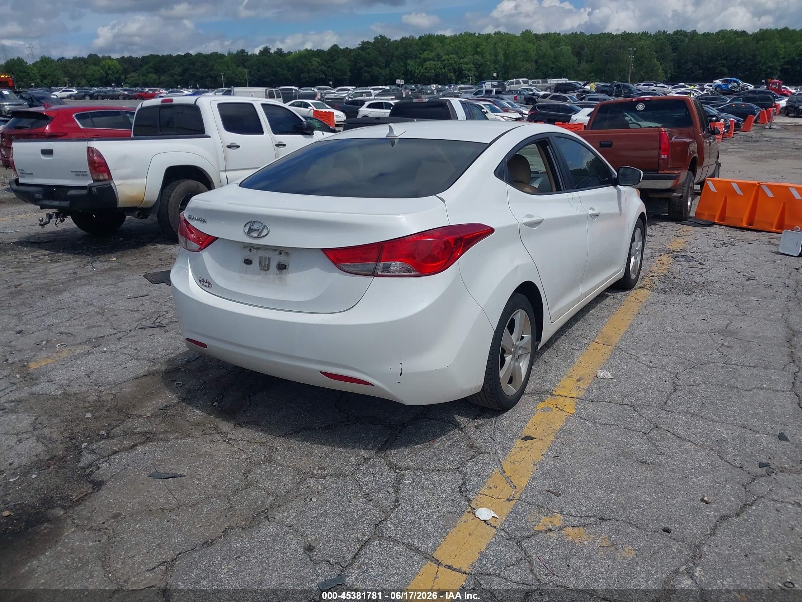 2011 Hyundai Elantra Gls White vin: 5NPDH4AE9BH007773