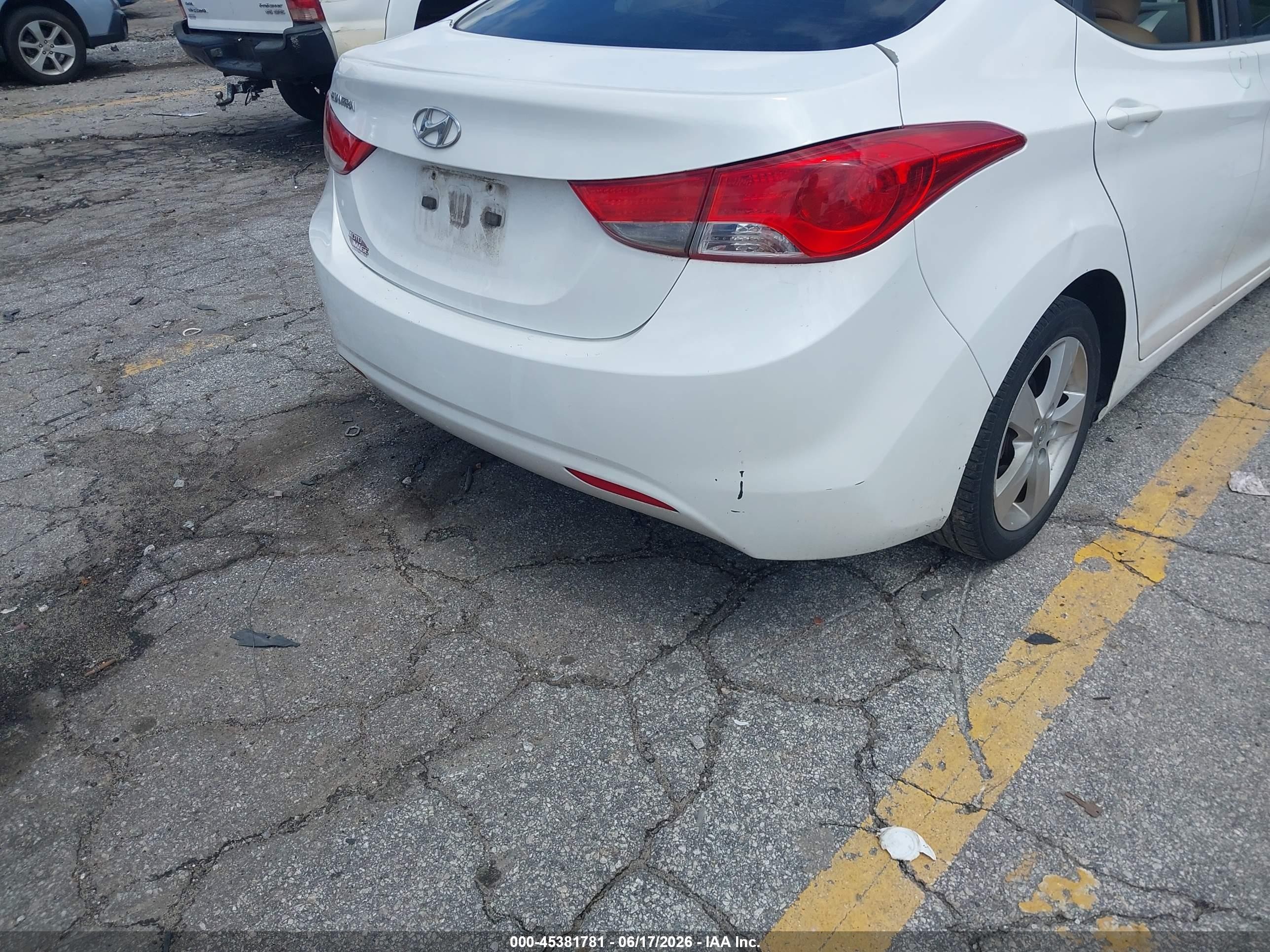 2011 Hyundai Elantra Gls White vin: 5NPDH4AE9BH007773