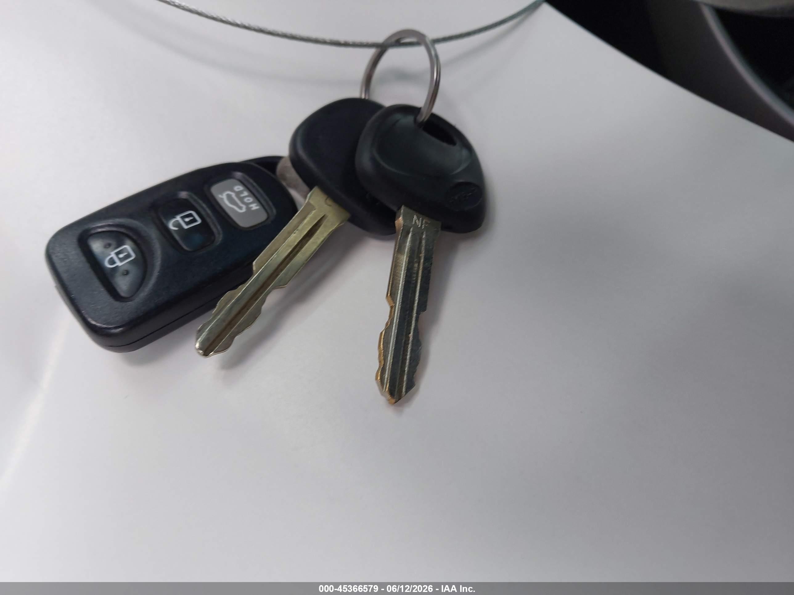 2011 Hyundai Elantra Limited Silver vin: 5NPDH4AE9BH014285