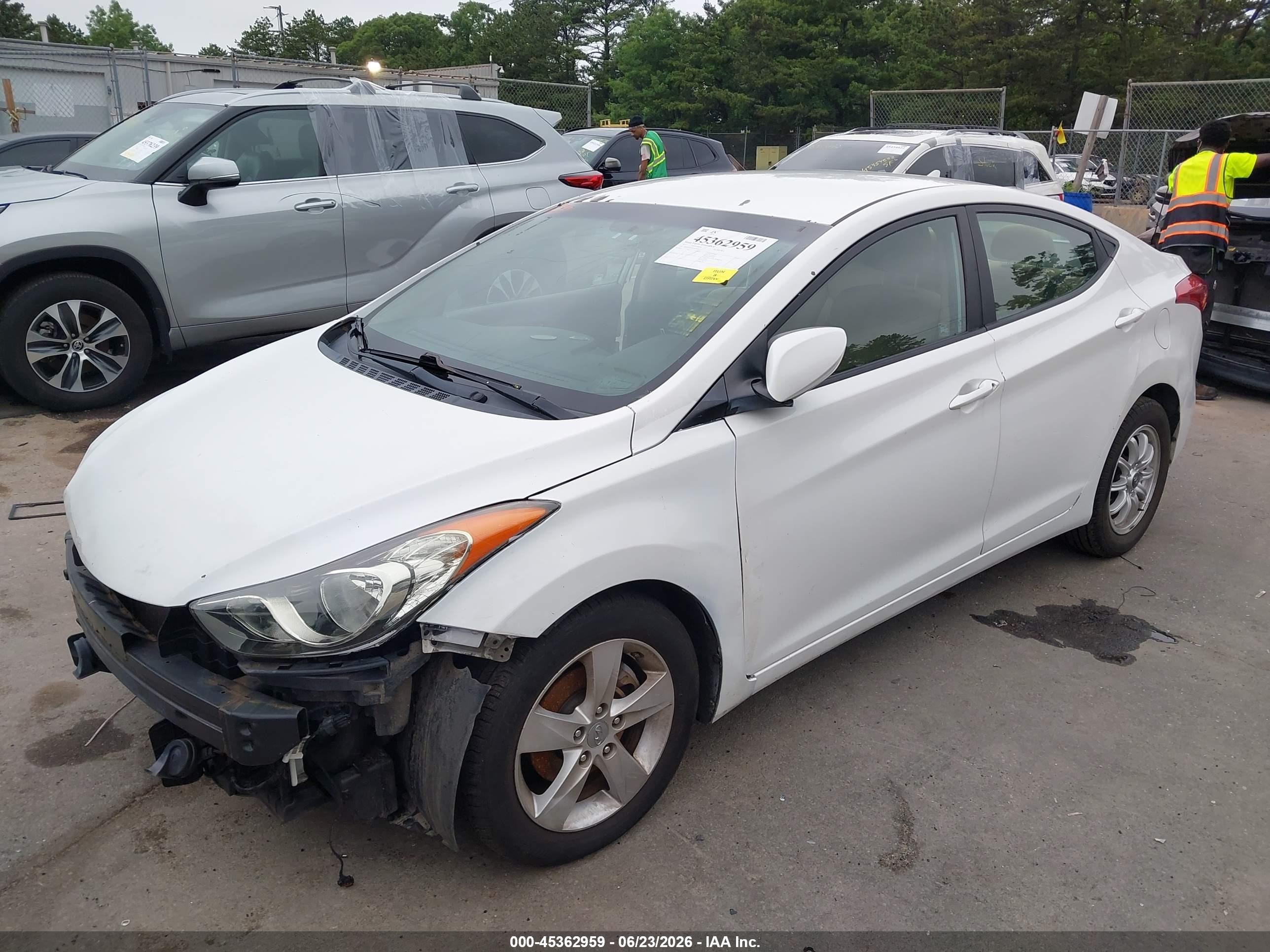 2012 Hyundai Elantra Gls White vin: 5NPDH4AE9CH070163