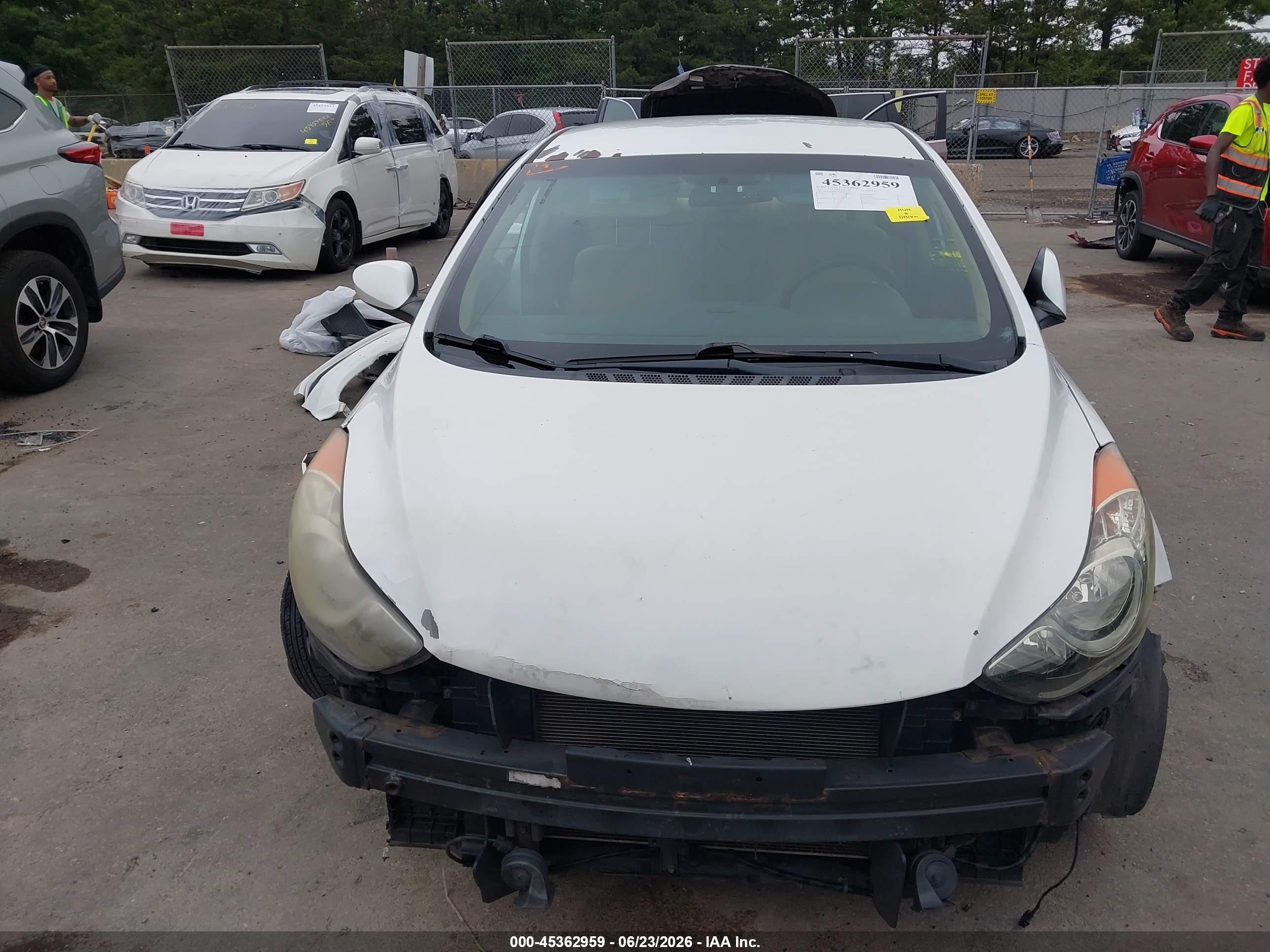 2012 Hyundai Elantra Gls White vin: 5NPDH4AE9CH070163