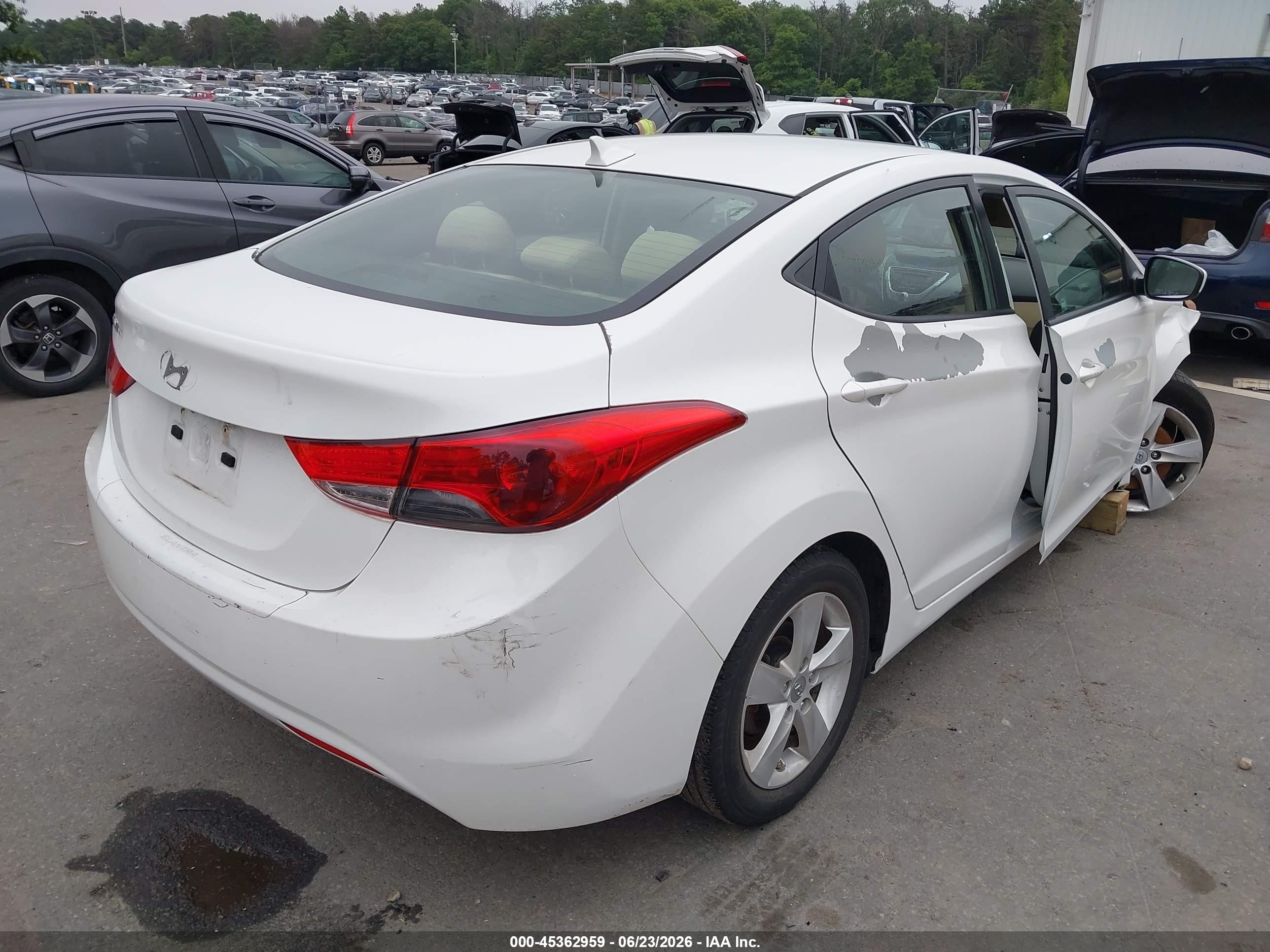 2012 Hyundai Elantra Gls White vin: 5NPDH4AE9CH070163