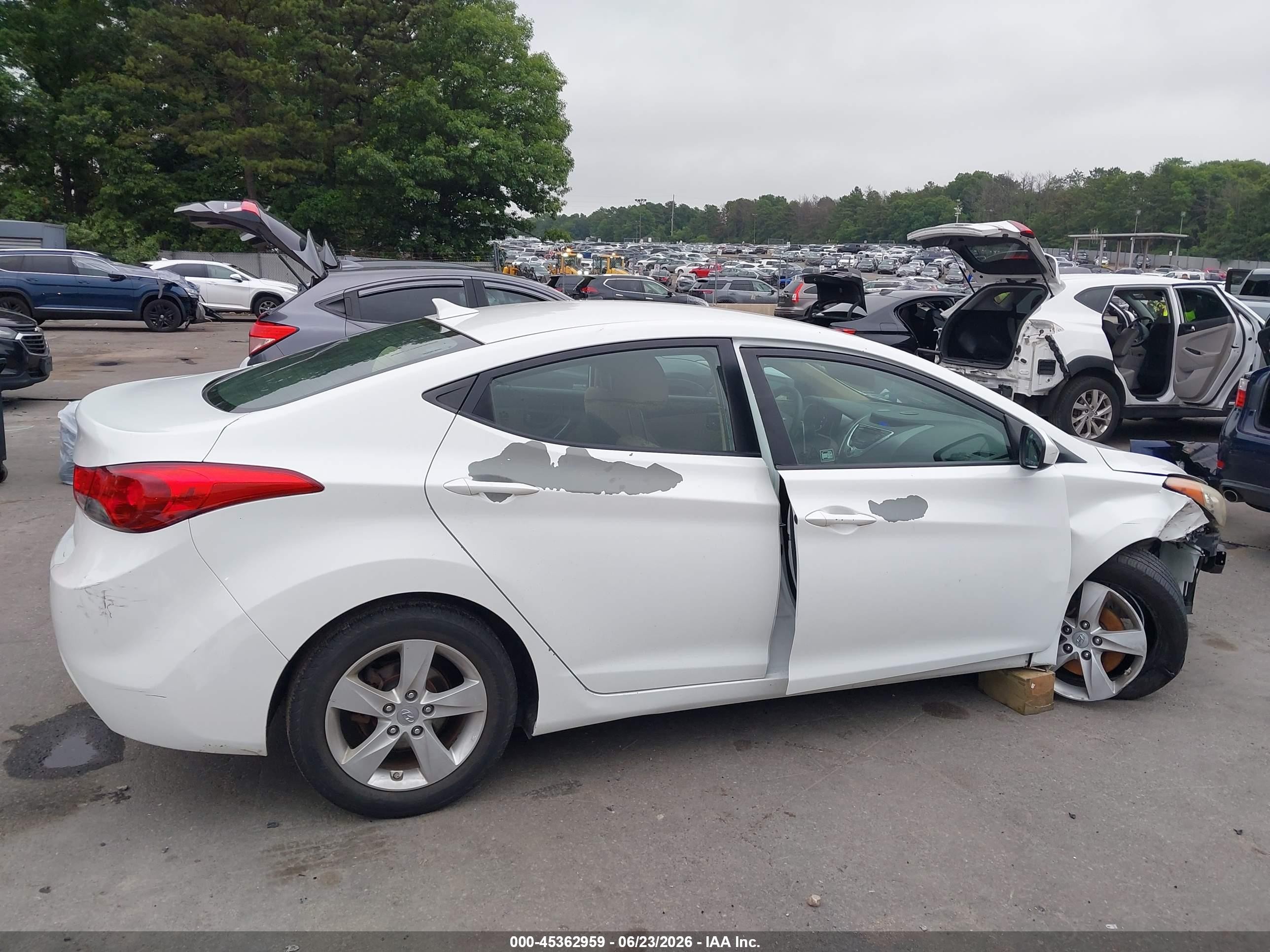 2012 Hyundai Elantra Gls White vin: 5NPDH4AE9CH070163