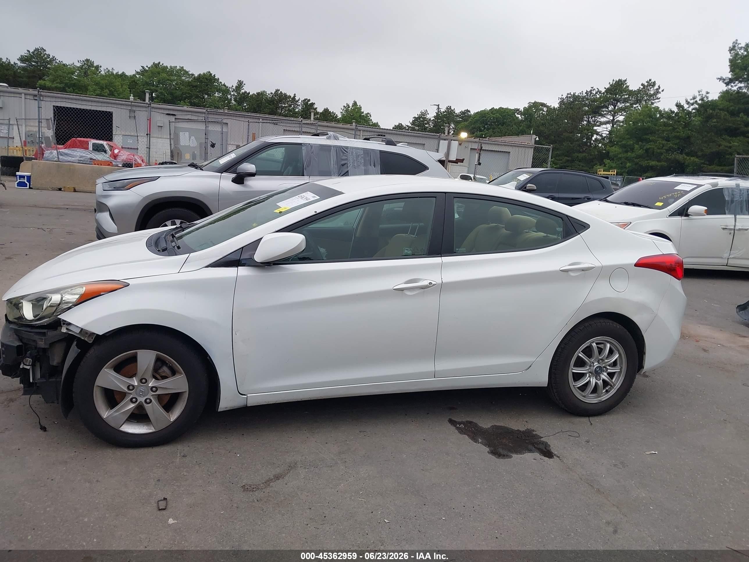 2012 Hyundai Elantra Gls White vin: 5NPDH4AE9CH070163