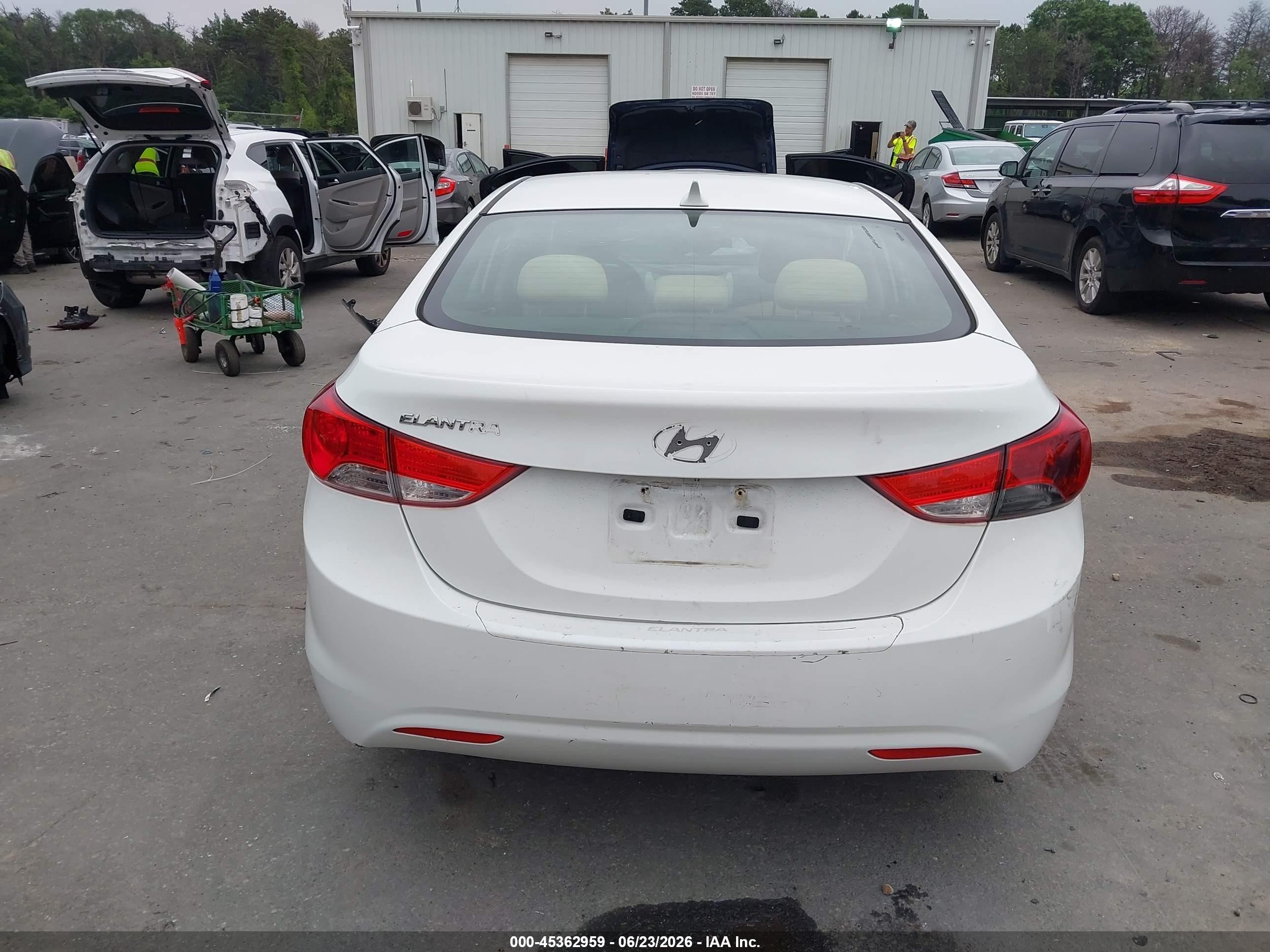 2012 Hyundai Elantra Gls White vin: 5NPDH4AE9CH070163