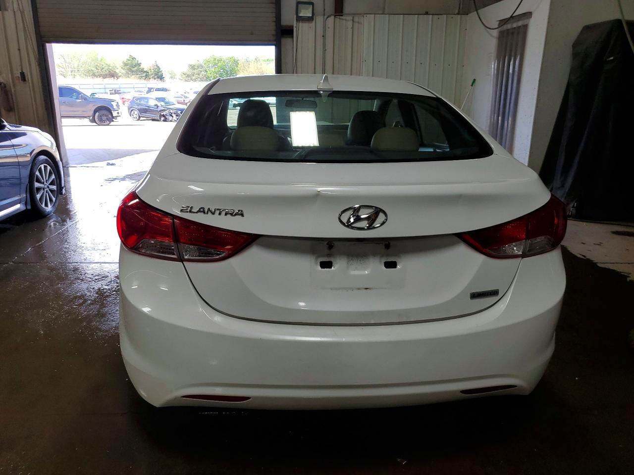 2012 Hyundai Elantra Limited White vin: 5NPDH4AE9CH145167