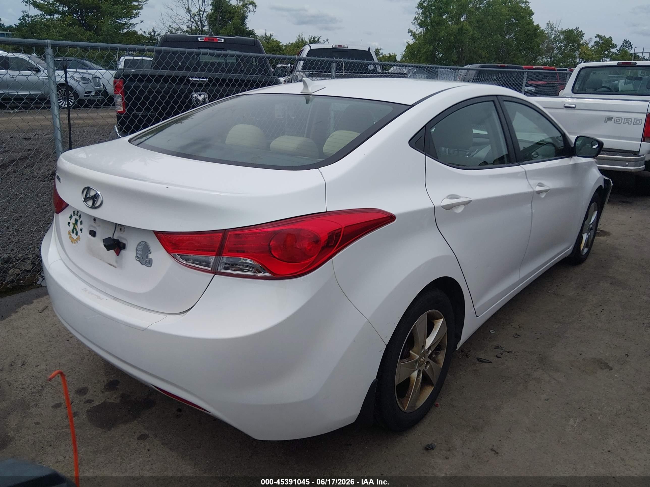 2013 Hyundai Elantra Gls White vin: 5NPDH4AE9DH174928