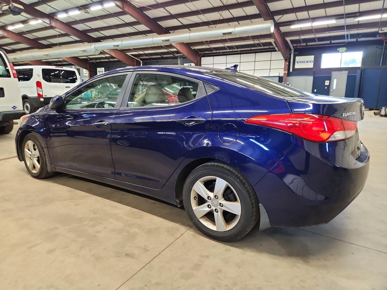 2013 Hyundai Elantra Синий vin: 5NPDH4AE9DH224128