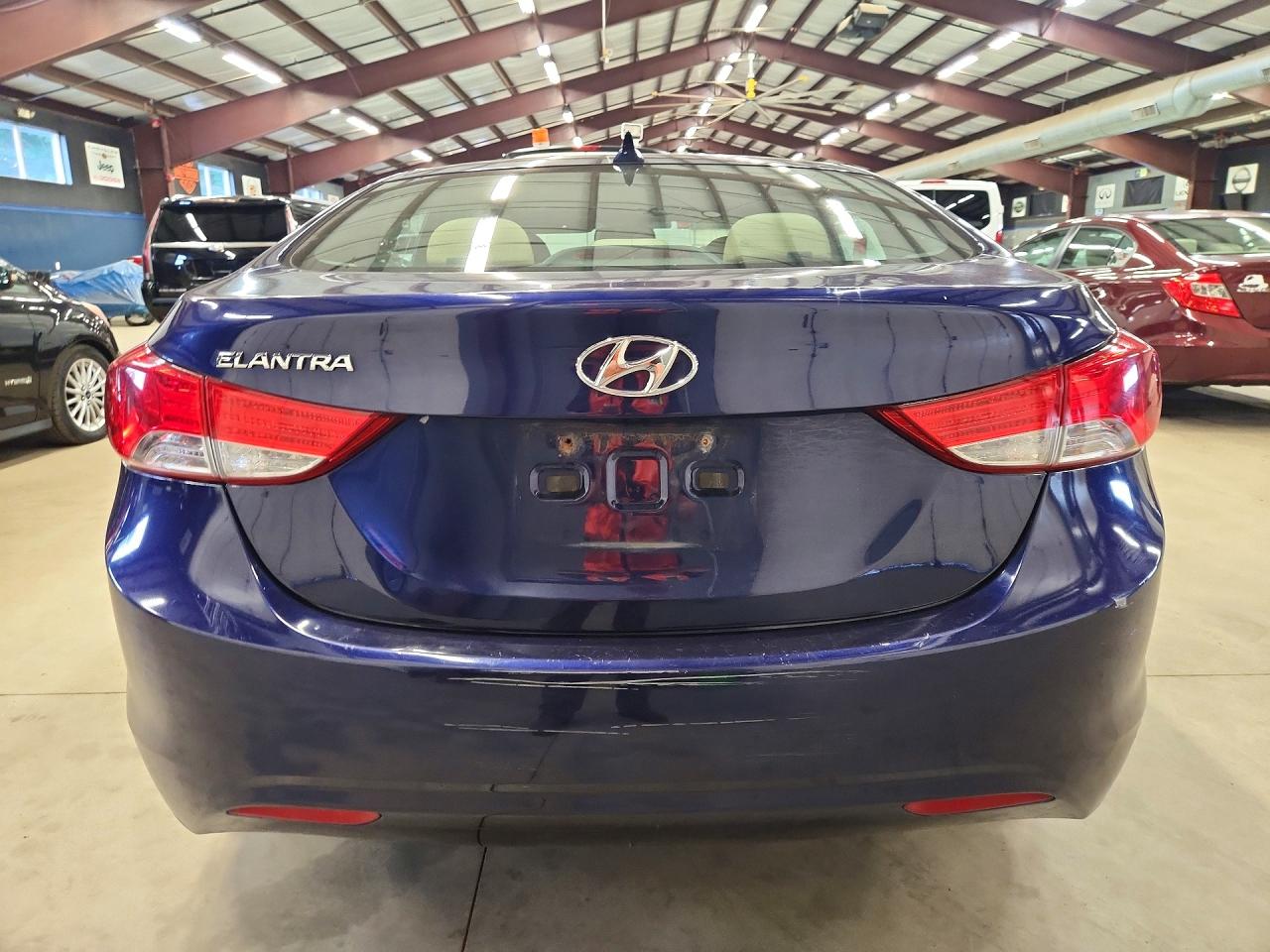 2013 Hyundai Elantra Синий vin: 5NPDH4AE9DH224128