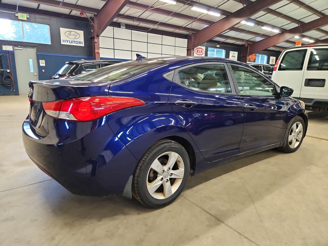 2013 Hyundai Elantra Синий vin: 5NPDH4AE9DH224128
