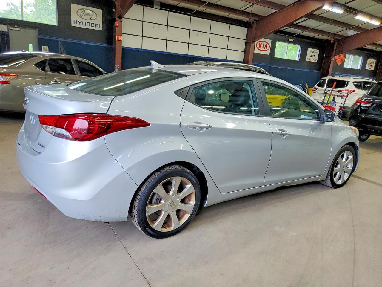2013 Hyundai Elantra Limited Silver vin: 5NPDH4AE9DH268050