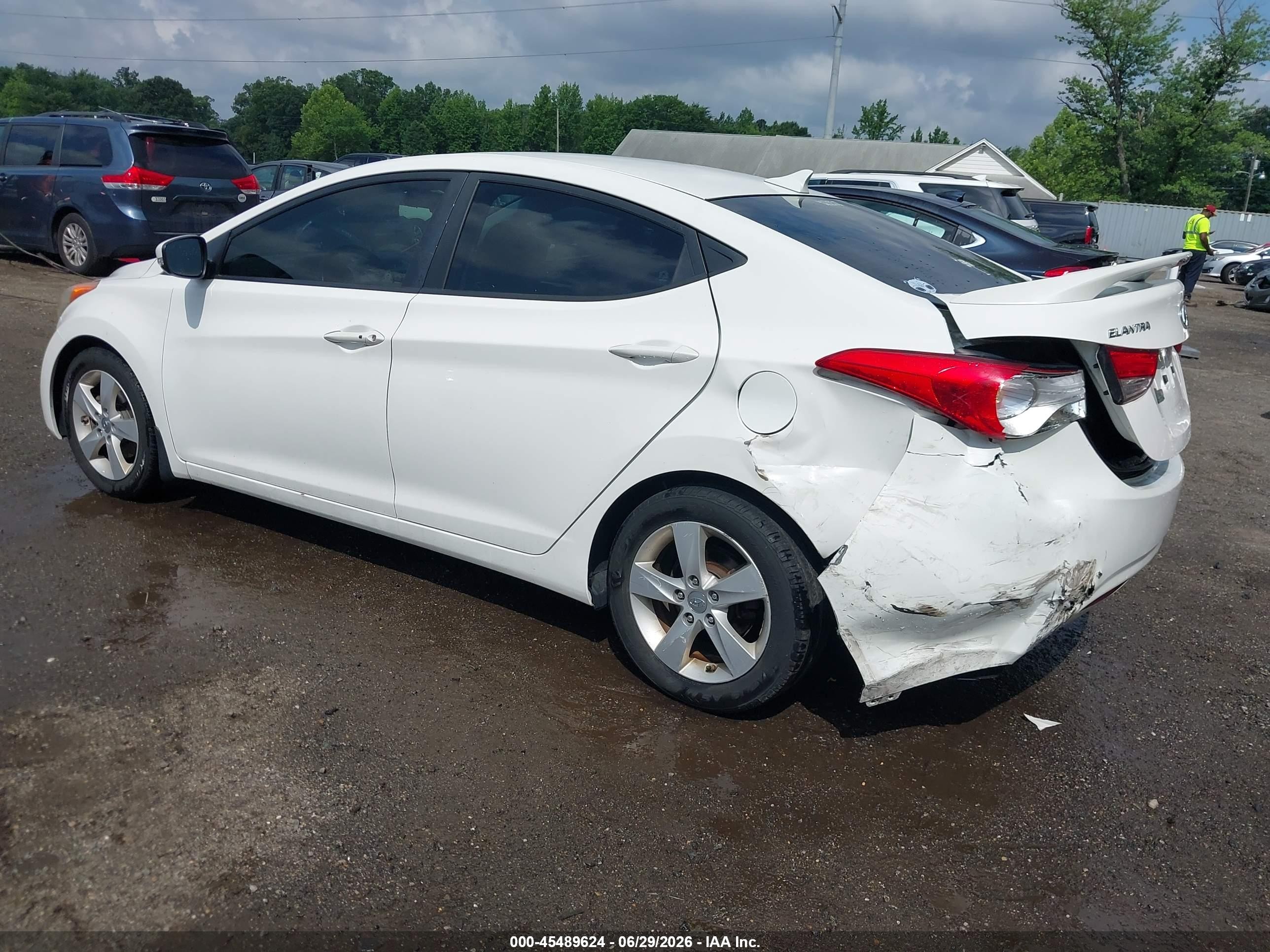 2013 Hyundai Elantra Limited Белый vin: 5NPDH4AE9DH401812
