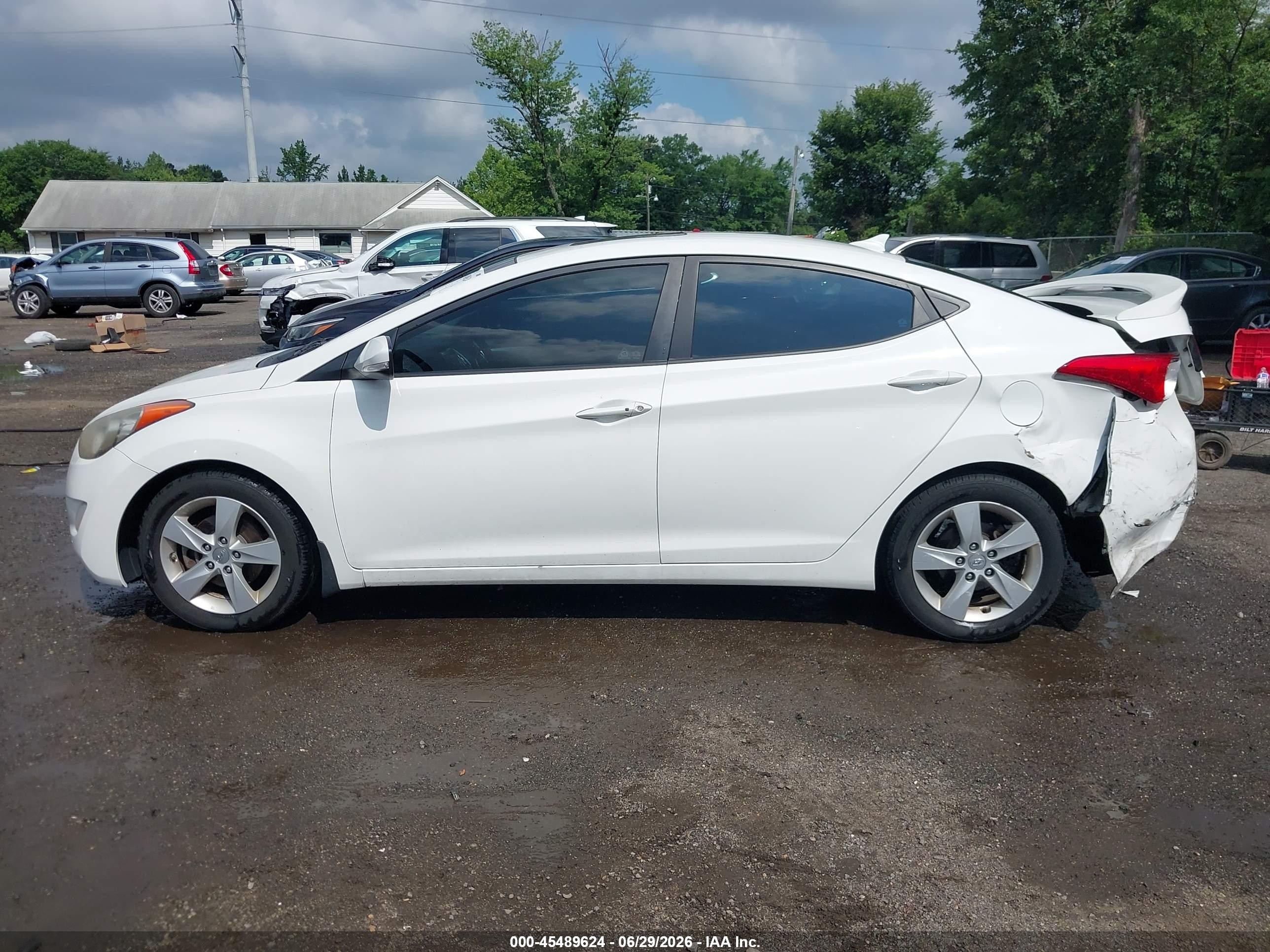 2013 Hyundai Elantra Limited Белый vin: 5NPDH4AE9DH401812