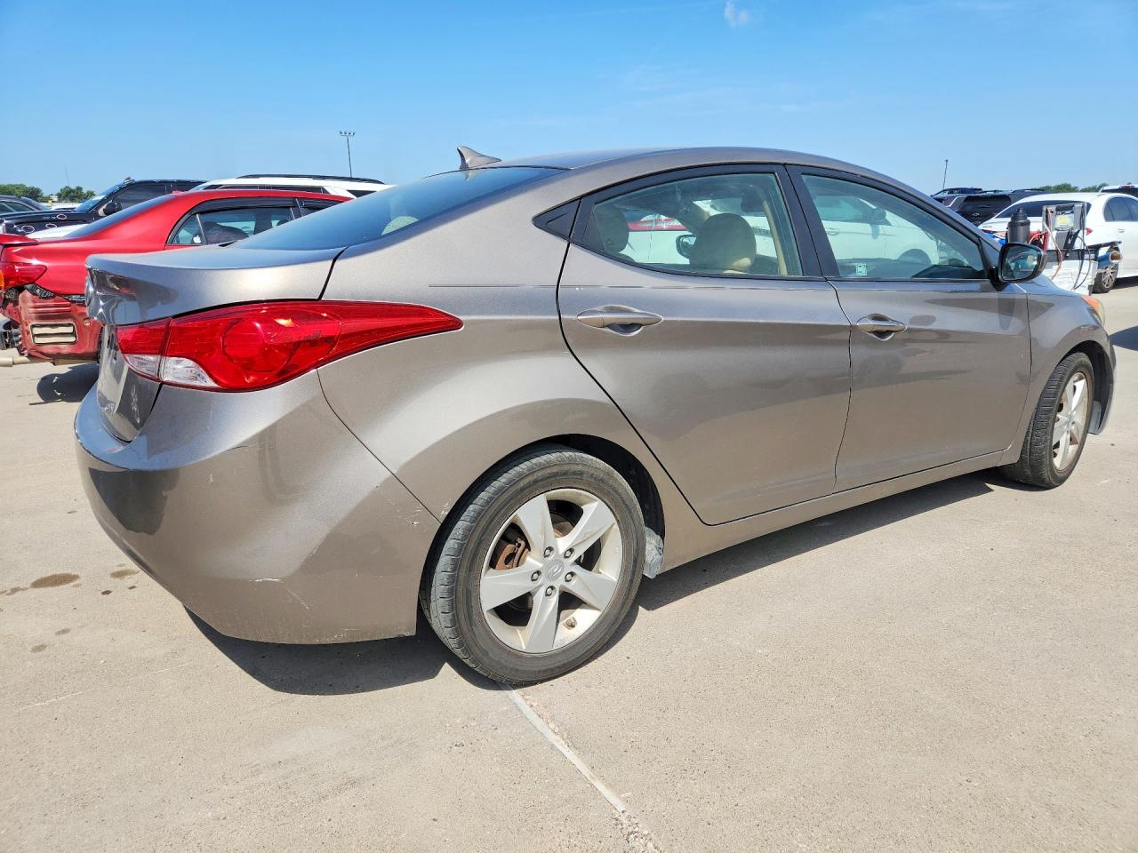 2013 Hyundai Elantra Gls Желто-коричневый vin: 5NPDH4AE9DH437077