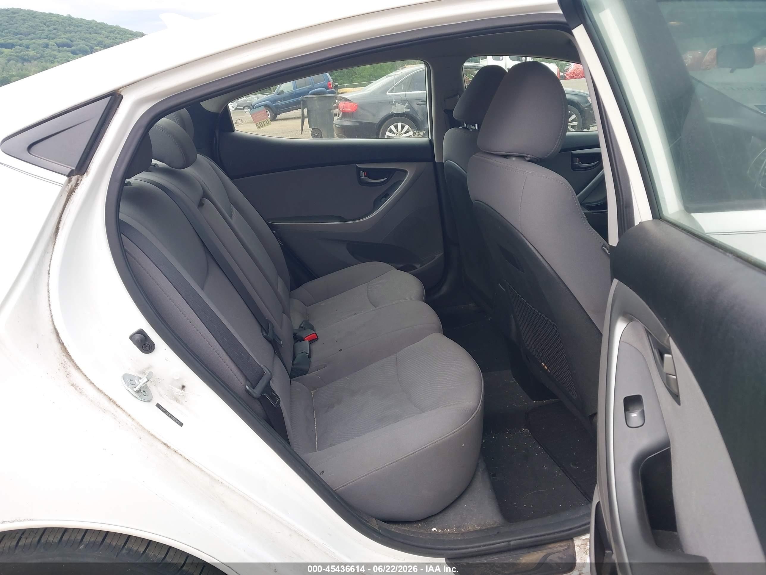 2014 Hyundai Elantra Se White vin: 5NPDH4AE9EH487379