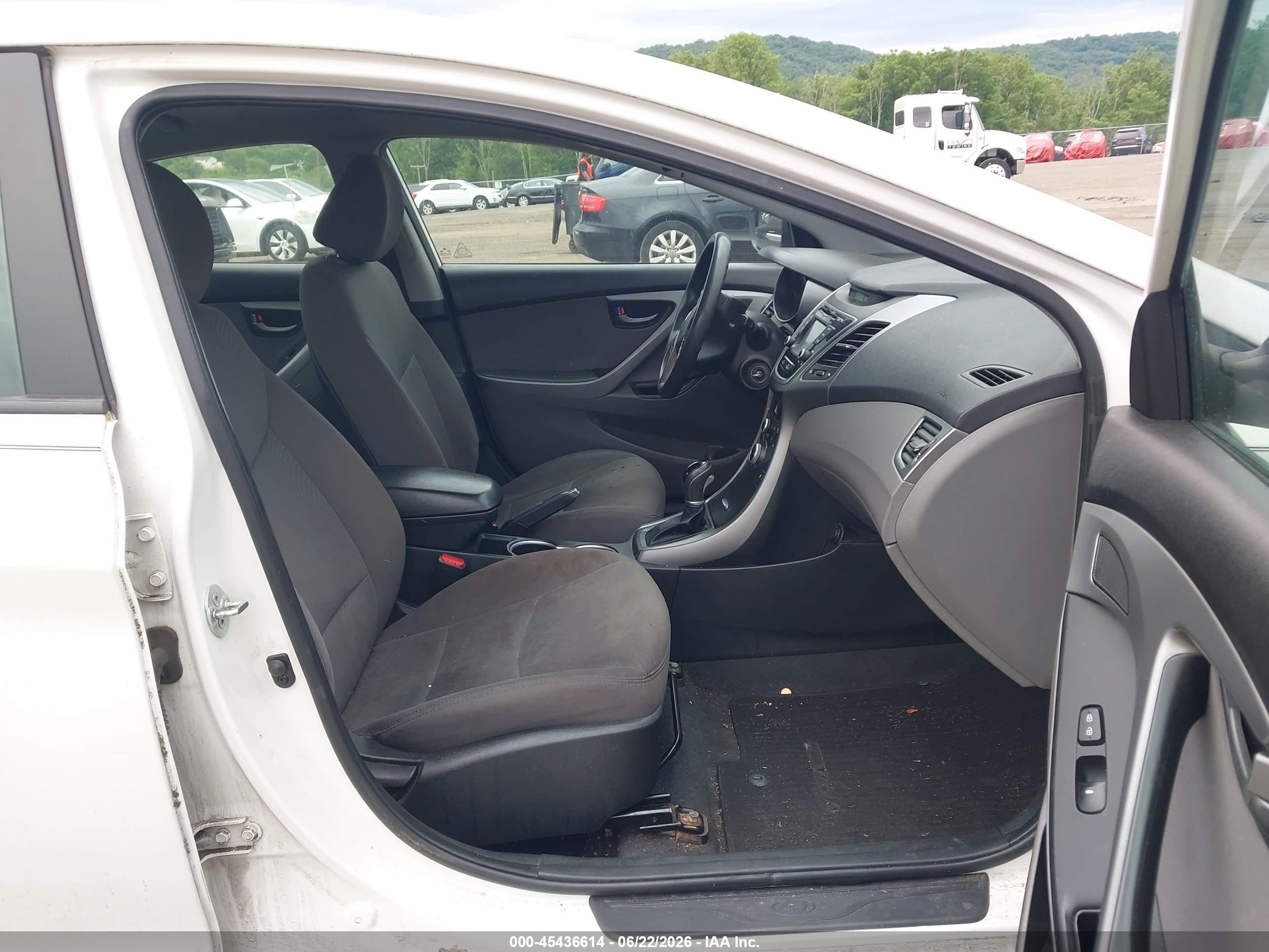 2014 Hyundai Elantra Se White vin: 5NPDH4AE9EH487379