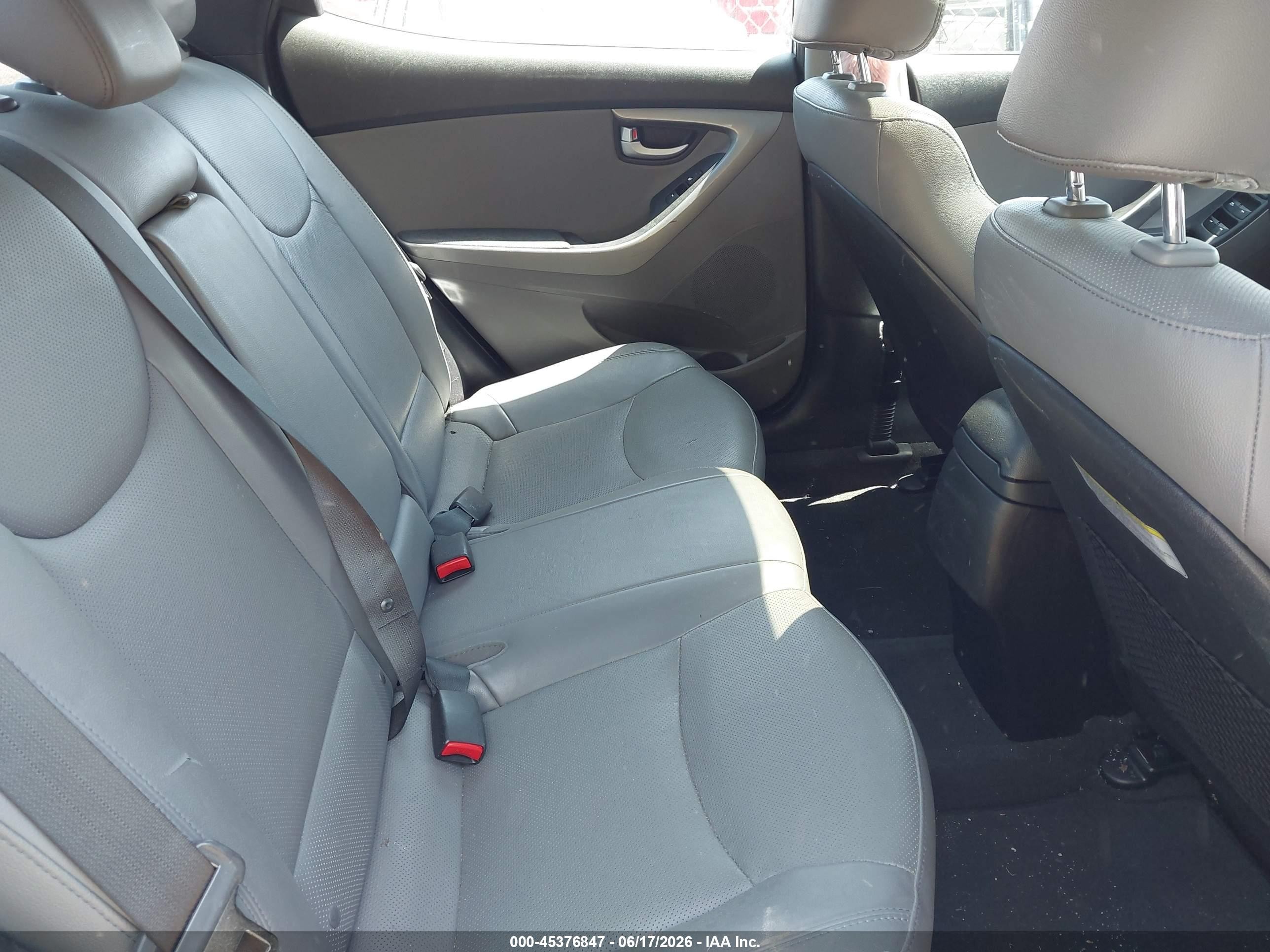 2014 Hyundai Elantra Limited Silver vin: 5NPDH4AE9EH488208