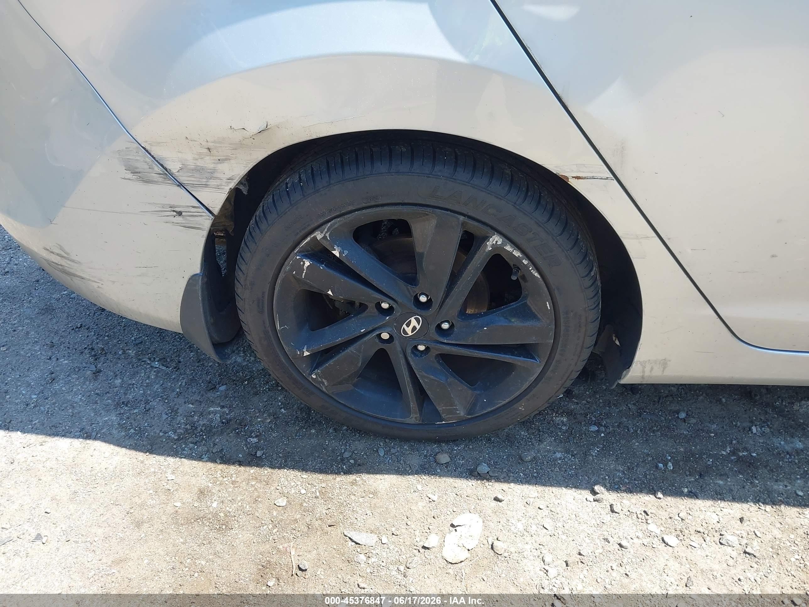 2014 Hyundai Elantra Limited Silver vin: 5NPDH4AE9EH488208