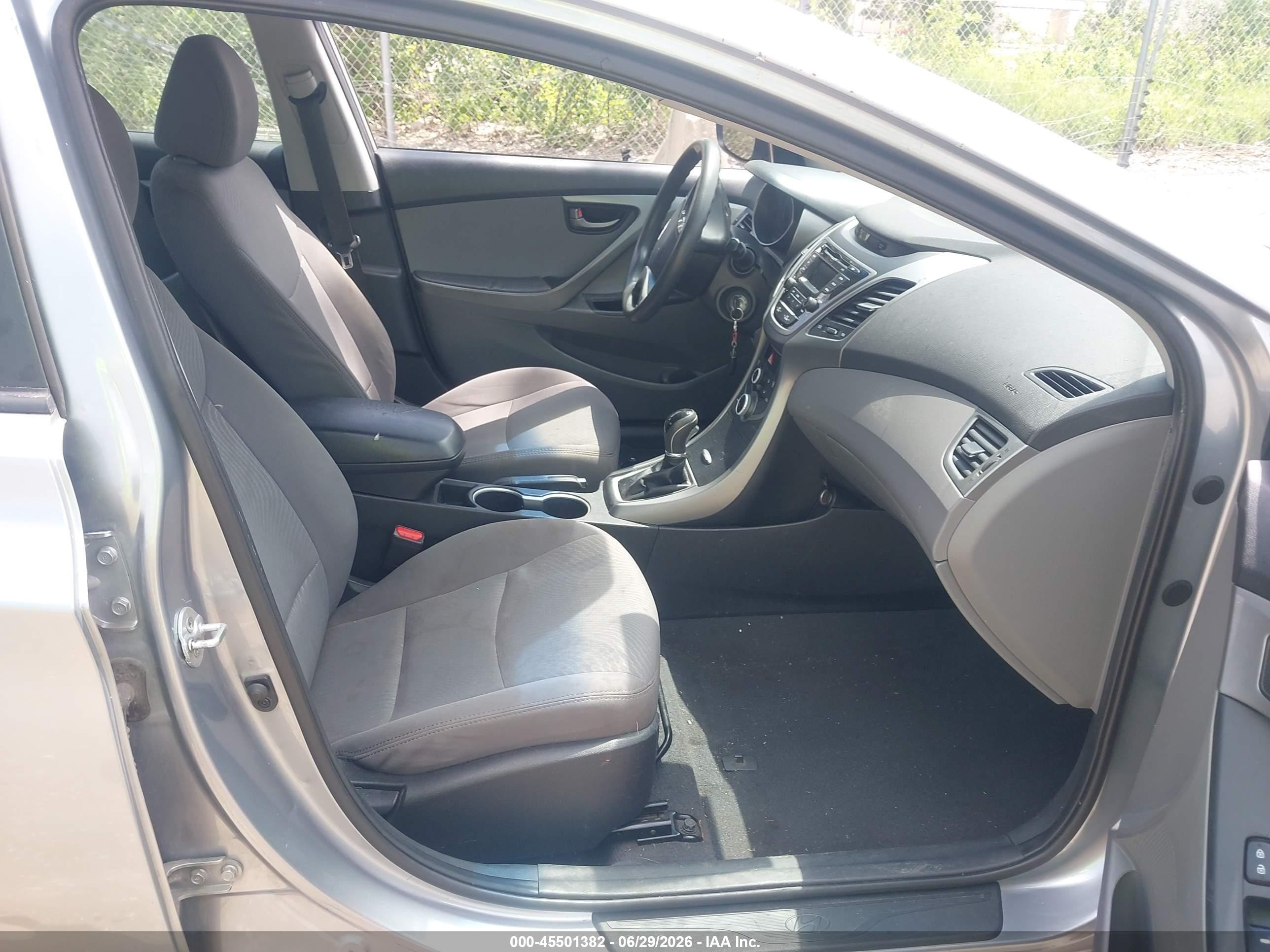 2015 Hyundai Elantra Se Серебряный vin: 5NPDH4AE9FH567010