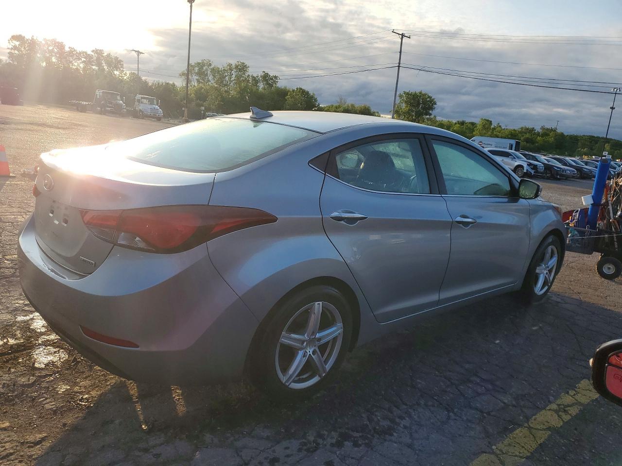 2015 Hyundai Elantra Limited Silver vin: 5NPDH4AE9FH572546