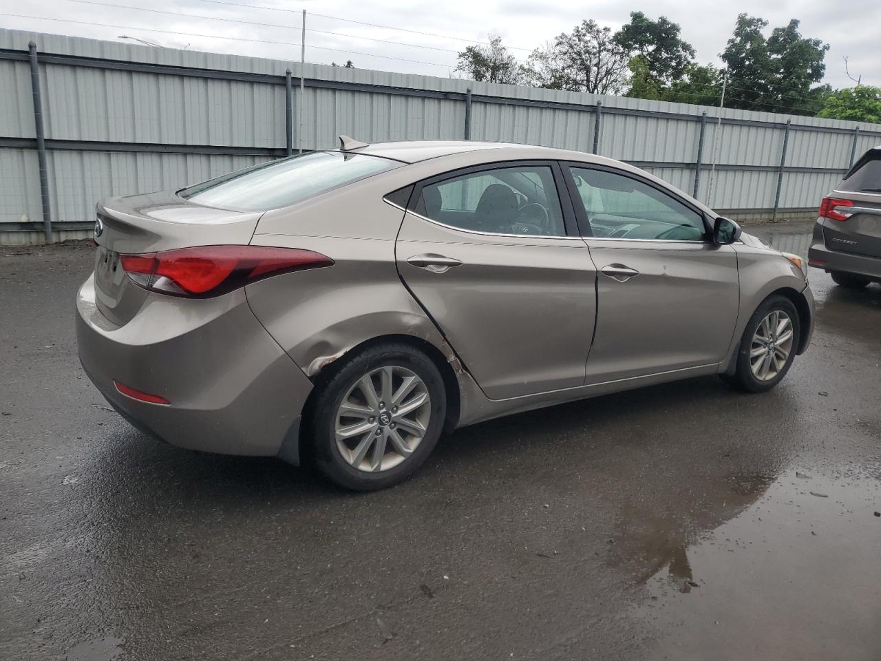 2015 Hyundai Elantra Se Brown vin: 5NPDH4AE9FH615198