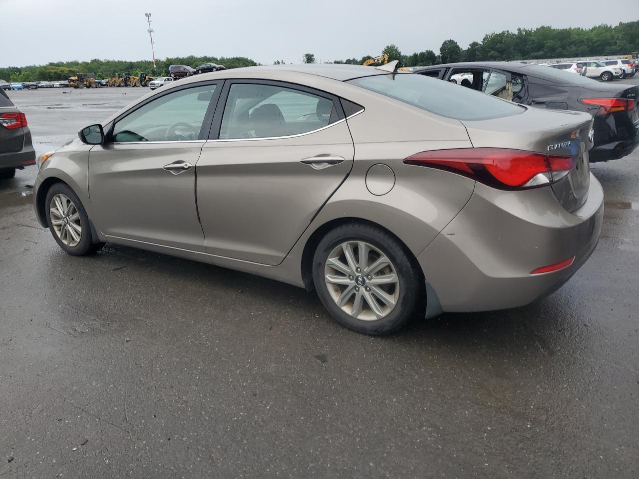 2015 Hyundai Elantra Se Brown vin: 5NPDH4AE9FH615198