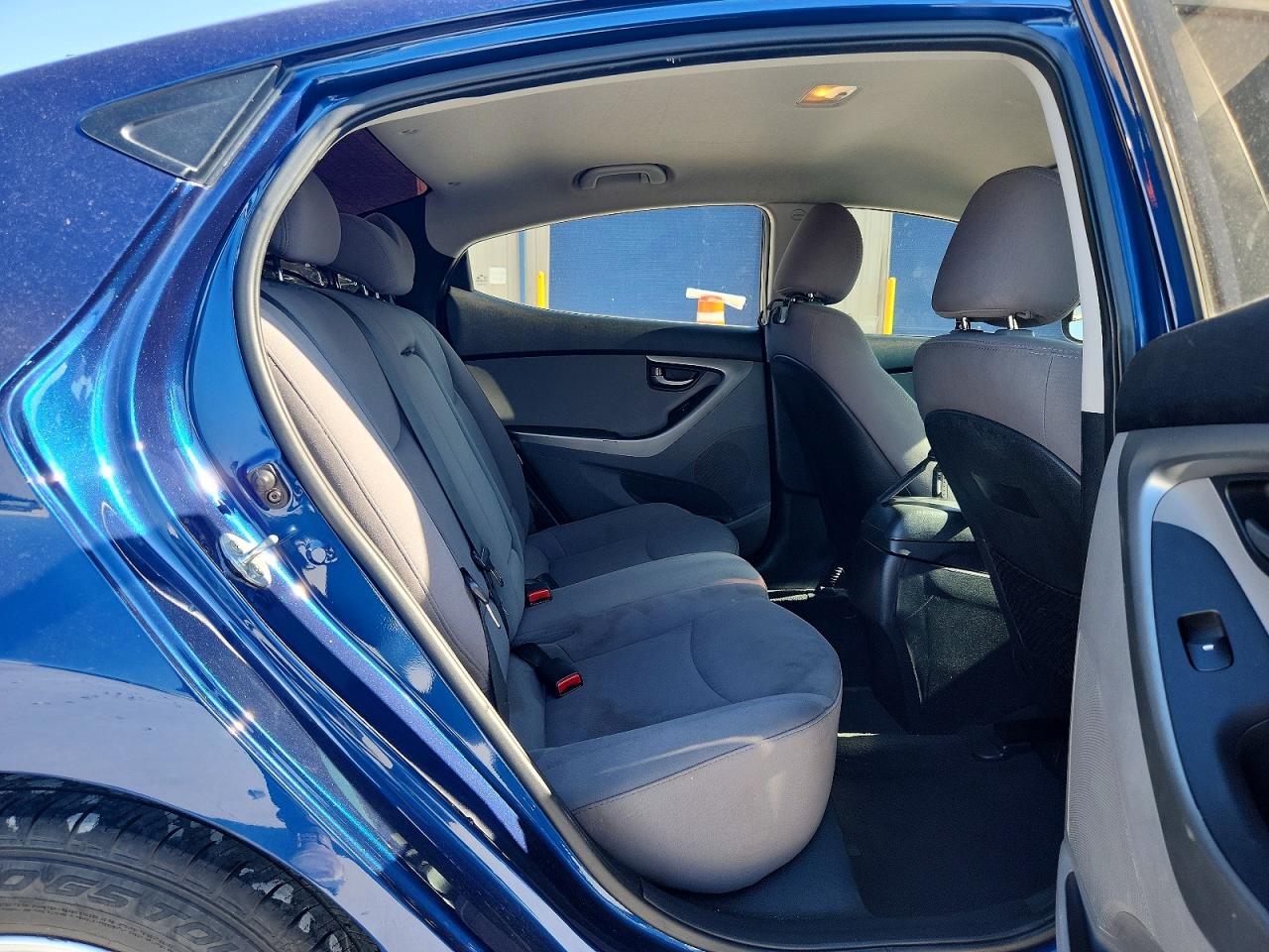 2015 Hyundai Elantra Se Синий vin: 5NPDH4AE9FH649805
