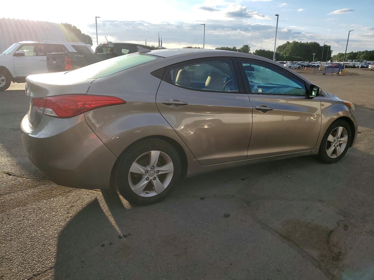 2013 Hyundai Elantra Gls Beige vin: 5NPDH4AEXDH310791