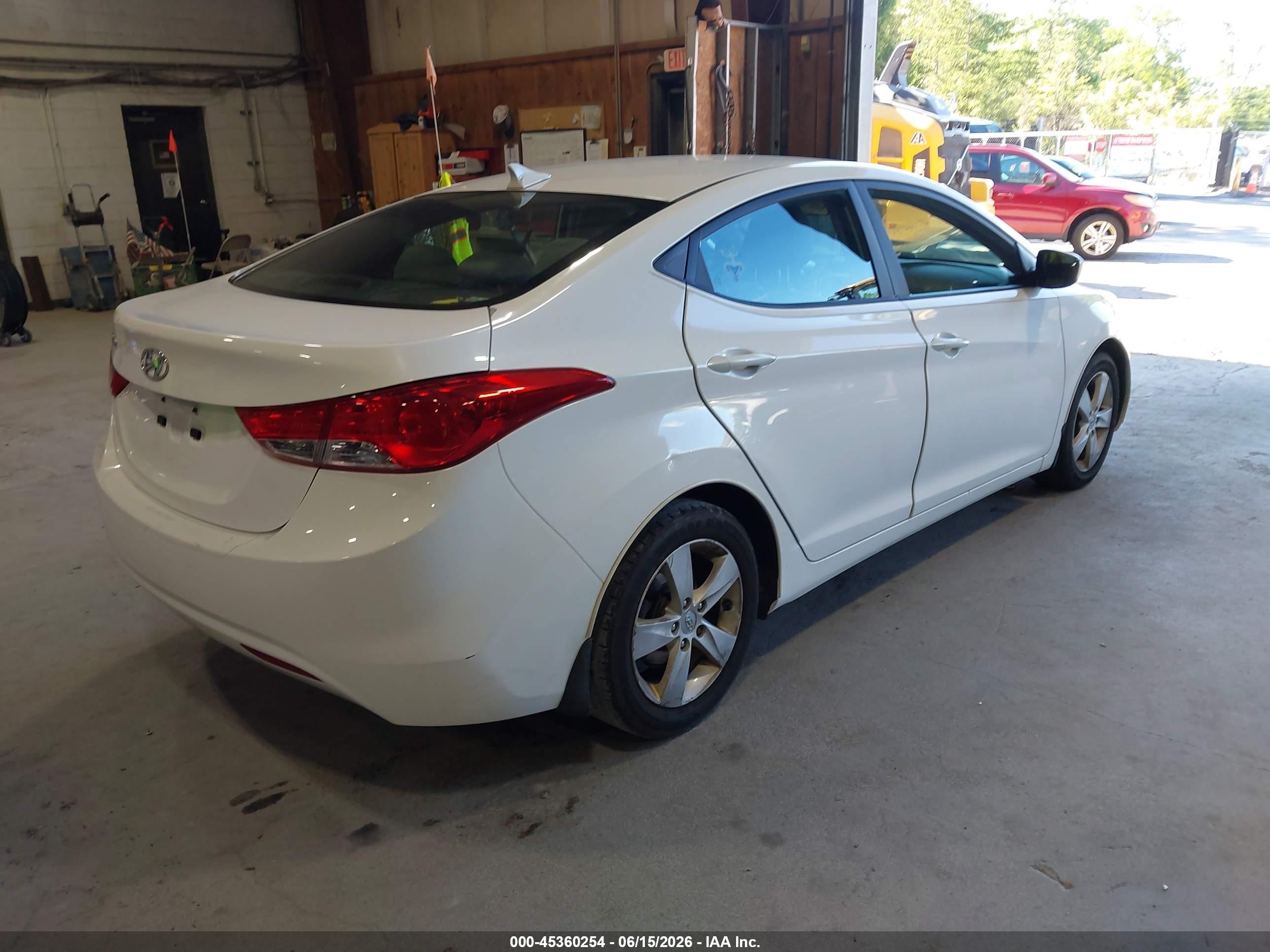 2013 Hyundai Elantra Gls White vin: 5NPDH4AEXDH406470